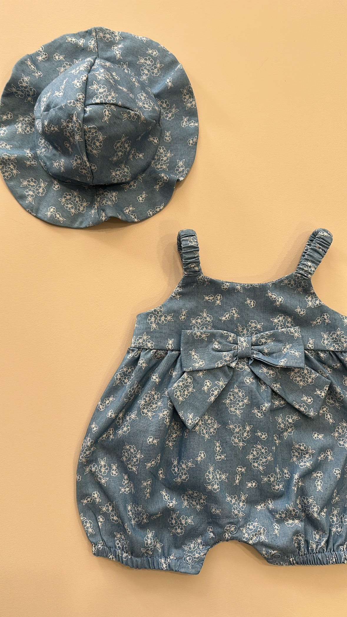 Pagliaccetto in JEANS CON CAPPELLO 3-18M - CHIARO