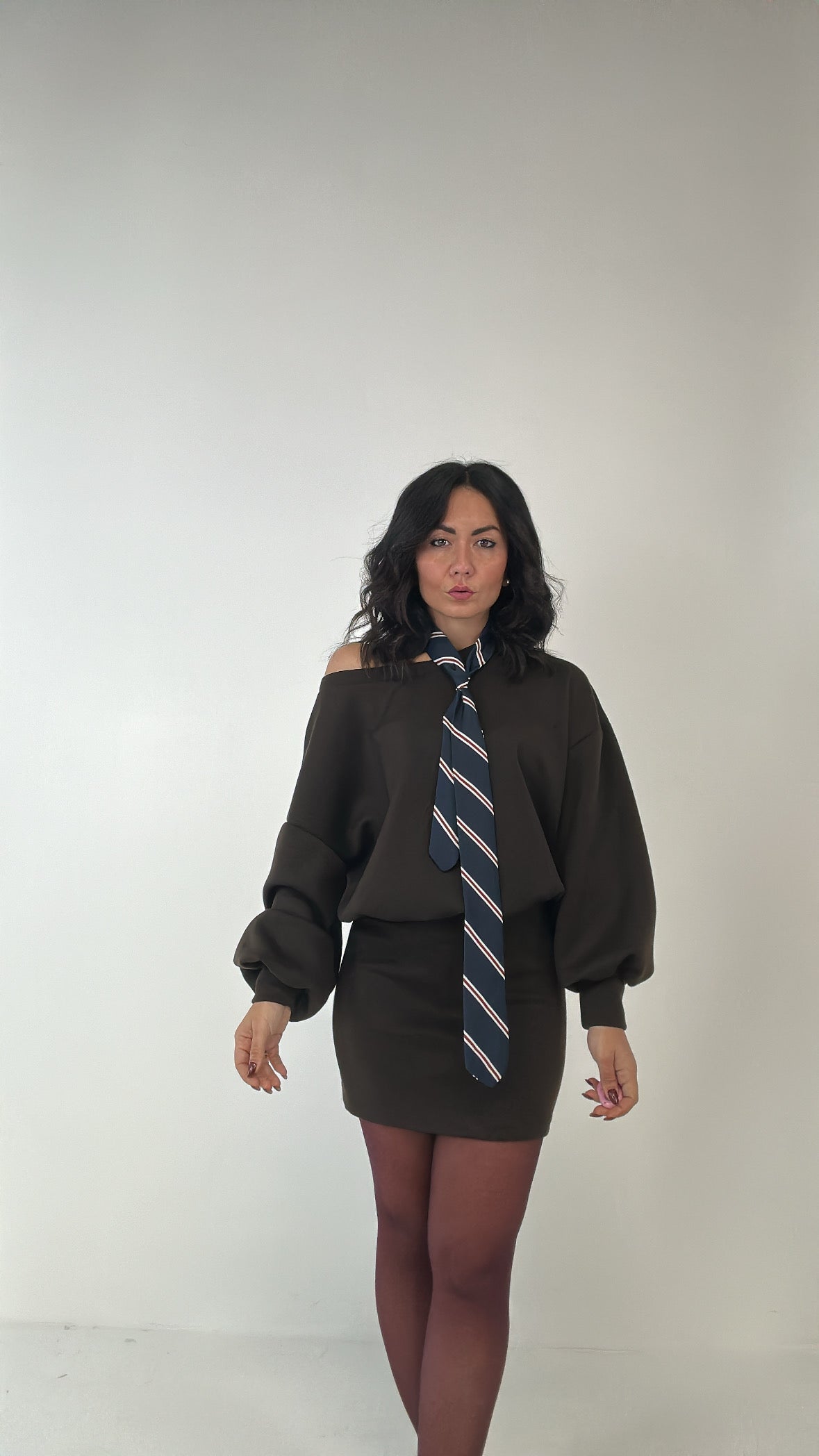 Vestito IN FELPA CON CRAVATTA - MARRONE