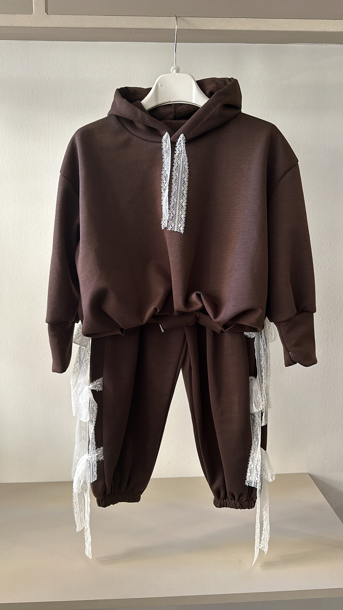 Tuta CON PIZZO 4-14A - MARRONE