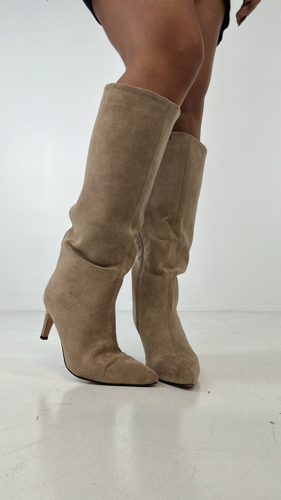 Stivale IN CAMOSCIO CON TACCHETTO - BEIGE