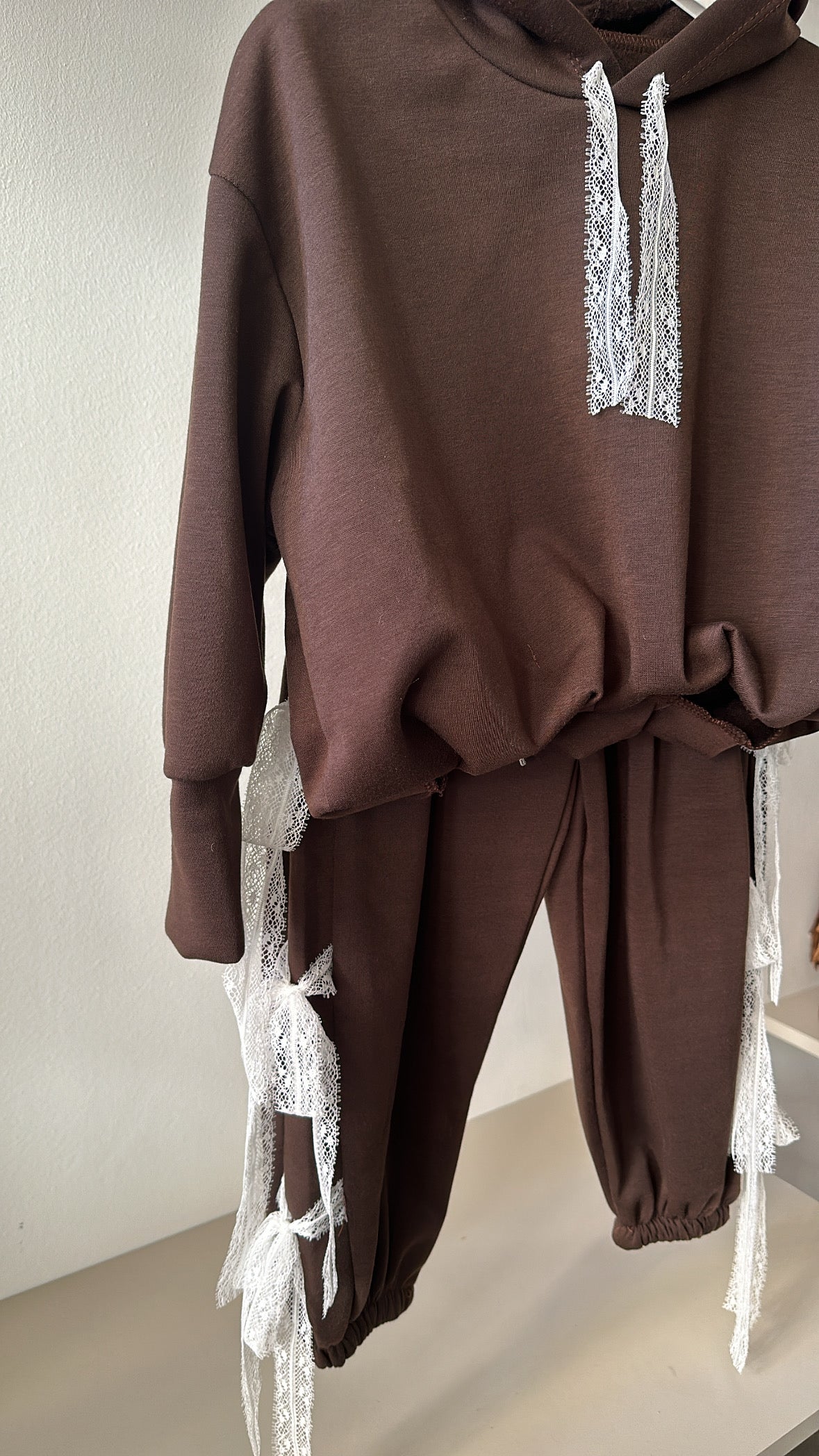 Tuta CON PIZZO 4-14A - MARRONE