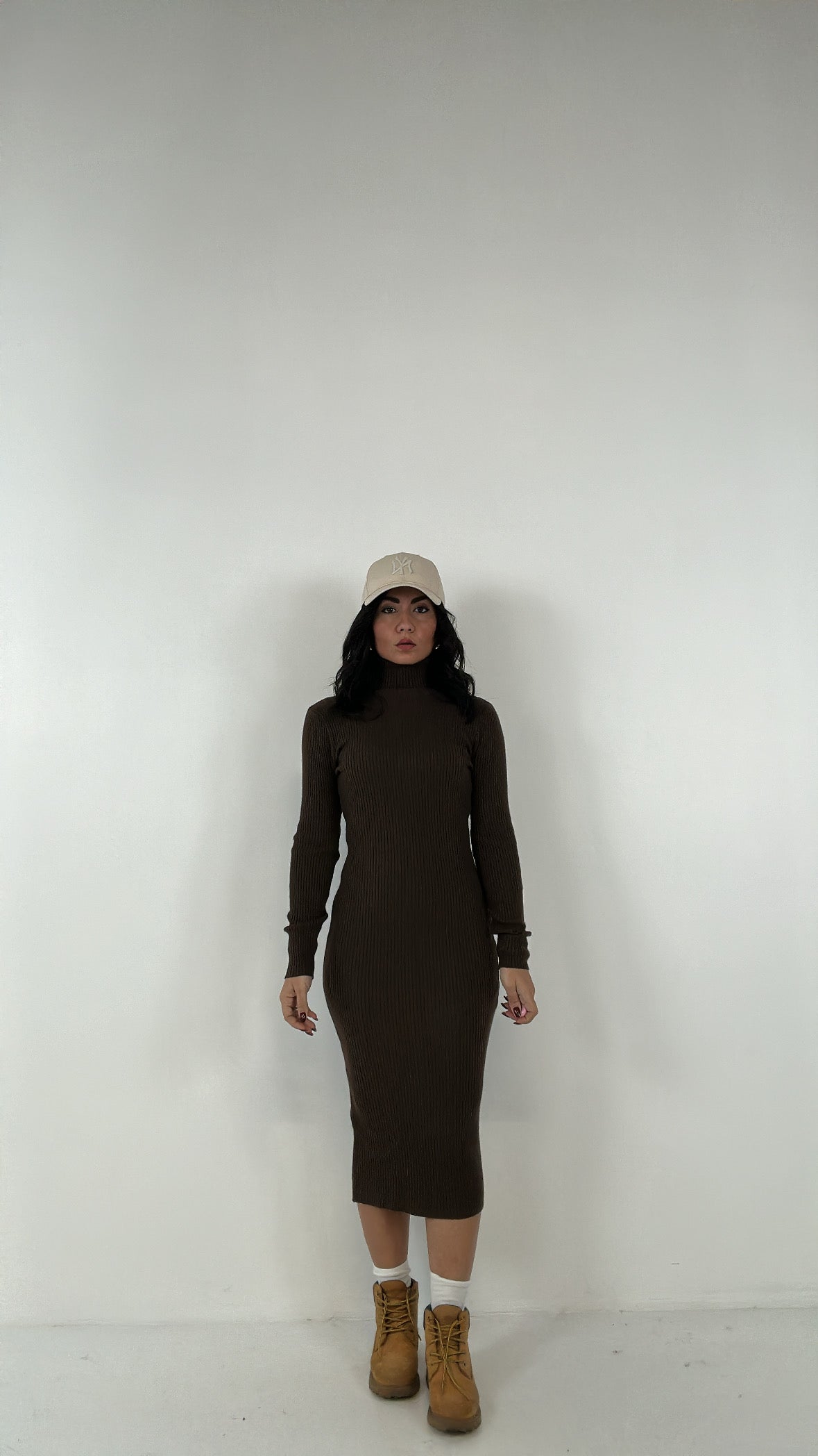 Abito IN MAGLIA CON COLLO - MARRONE