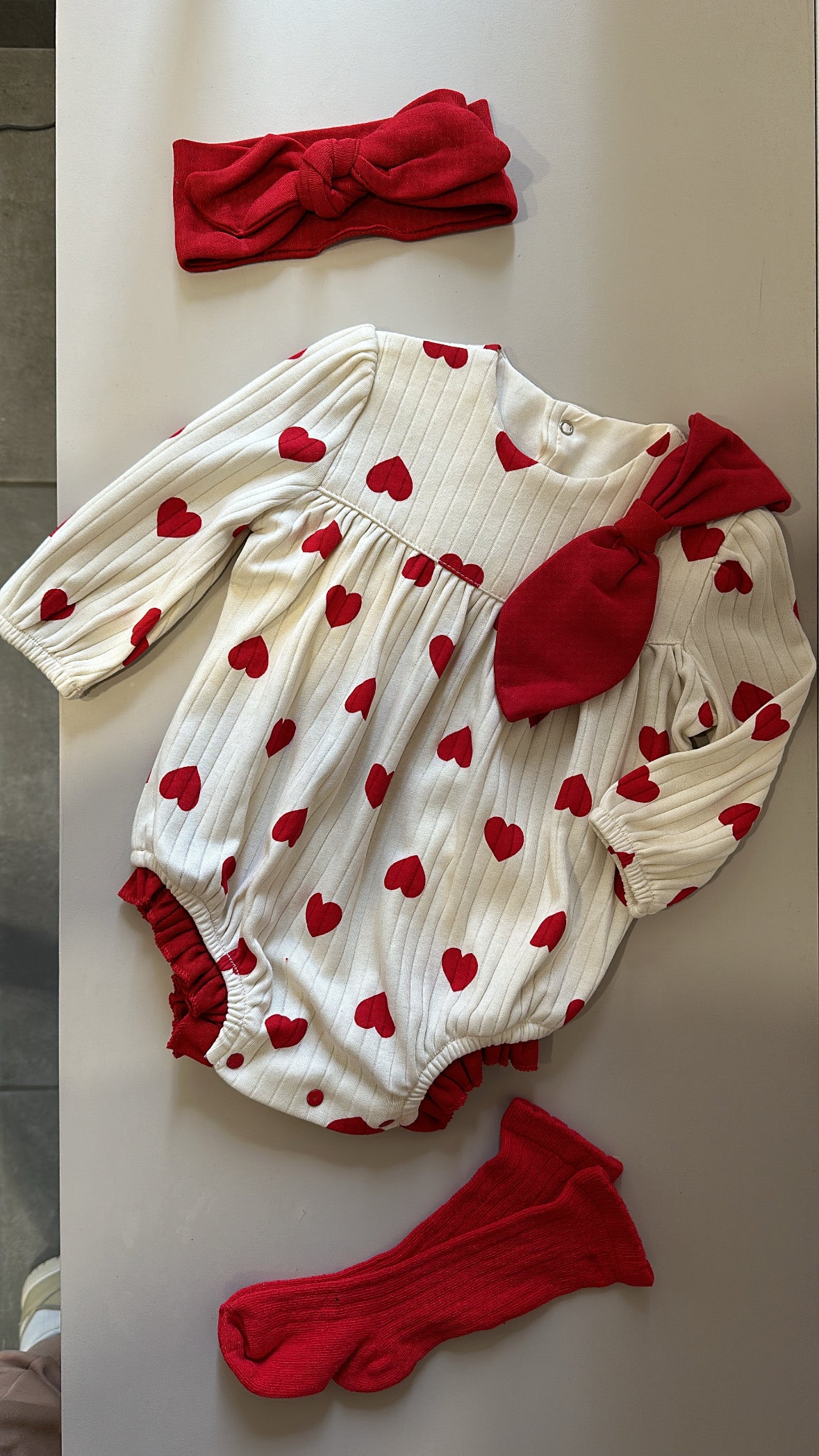 Pagliaccetto CUORI 3-12M - ROSSO