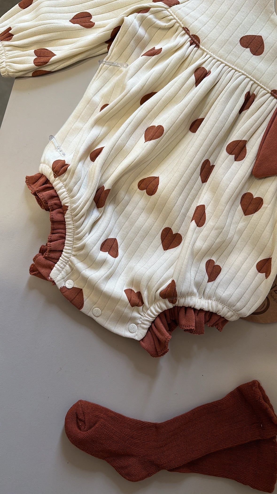 Pagliaccetto CUORI 3-12M - MARRONE