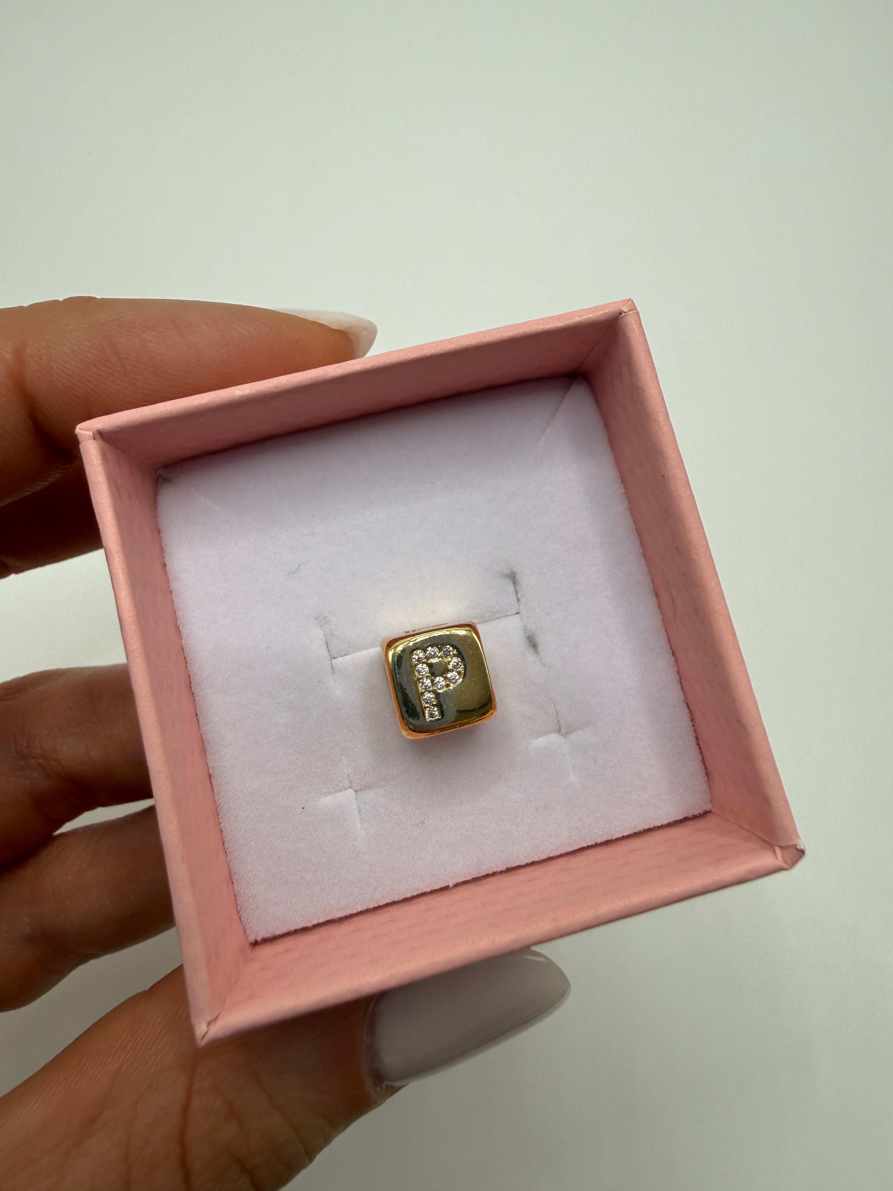 Charm CUBE LETTERA ORO - P
