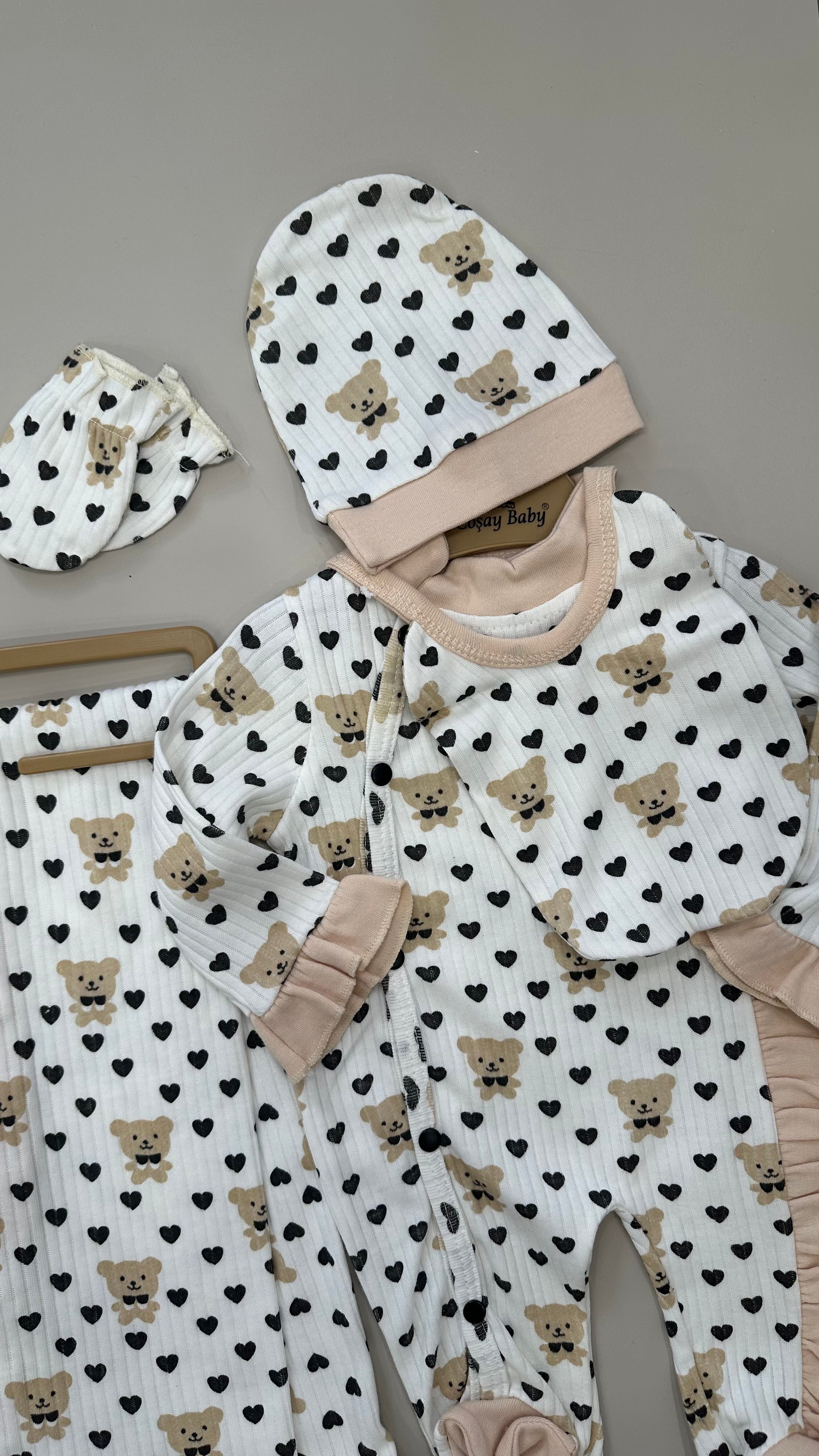 Set TUTINA 5PZ CON SCIALLE 0-3 - BEIGE