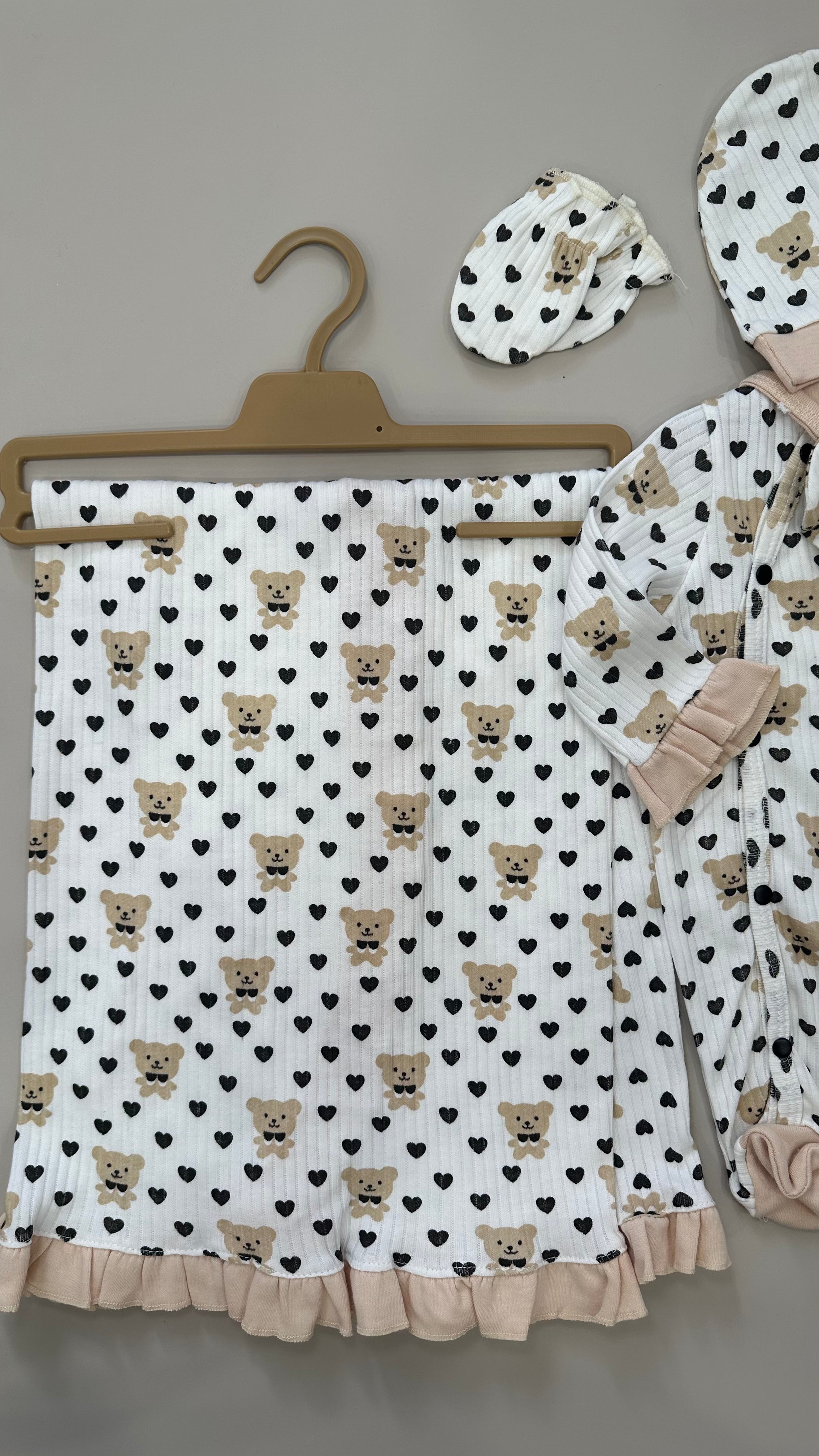 Set TUTINA 5PZ CON SCIALLE 0-3 - BEIGE