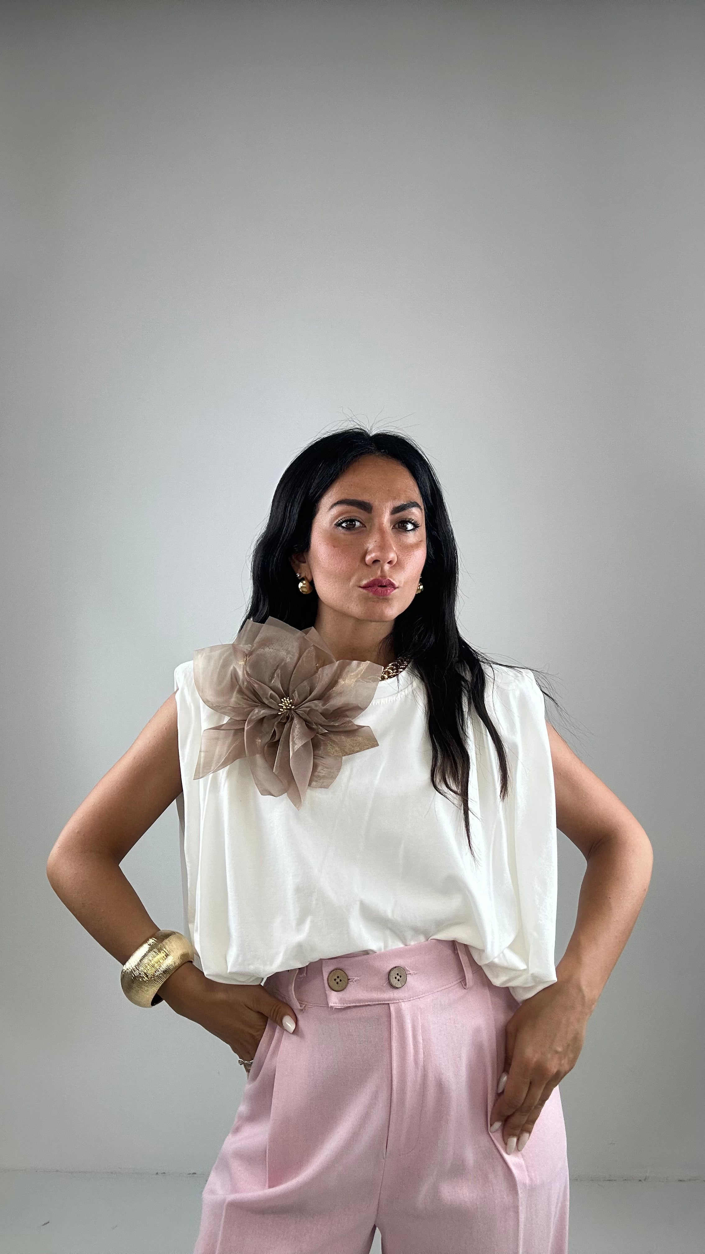 T-shirt CROP CON SPILLA - BIANCO