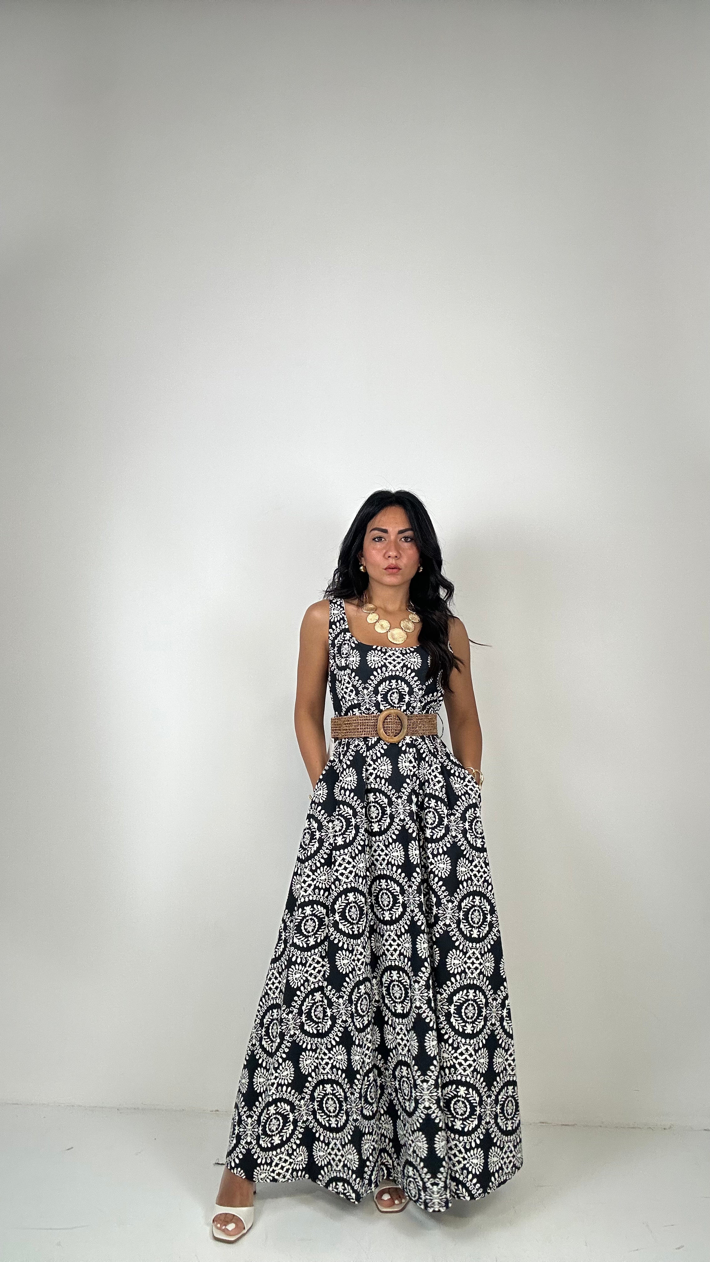Vestito RICAMO CON CINTURA - NERO