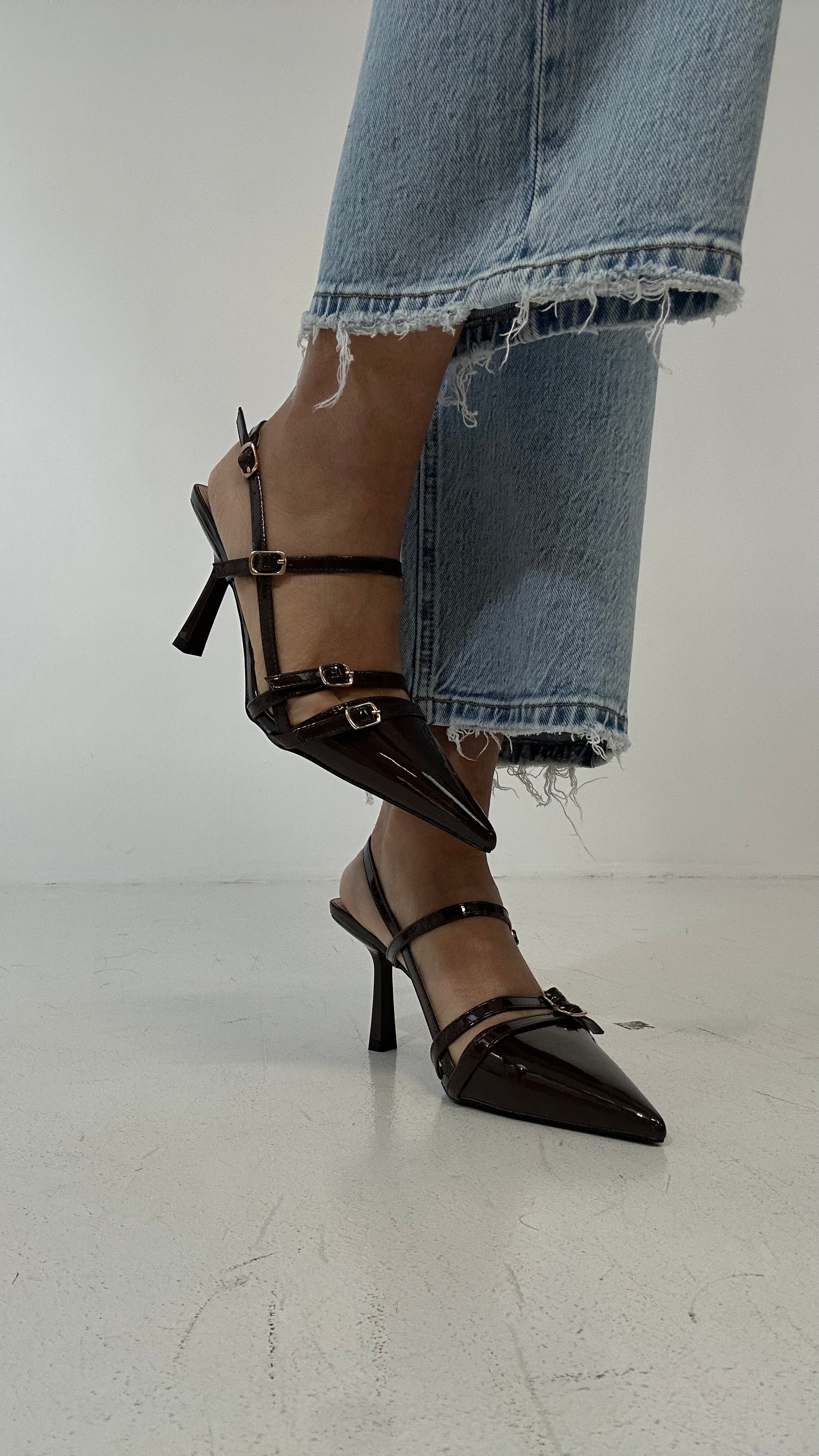 Decollete' CINTURINO IN VERNICE - MARRONE