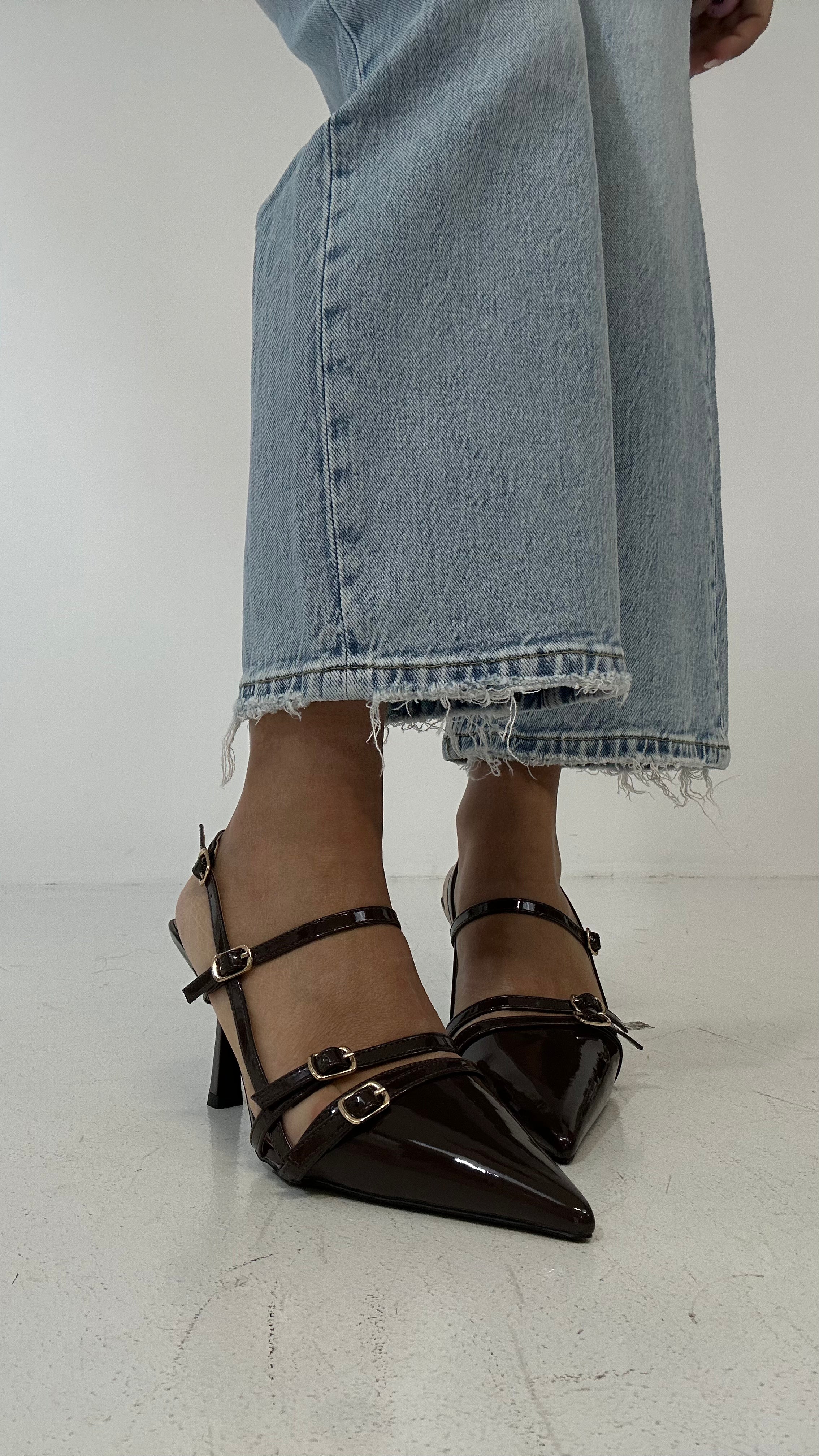 Decollete' CINTURINO IN VERNICE - MARRONE