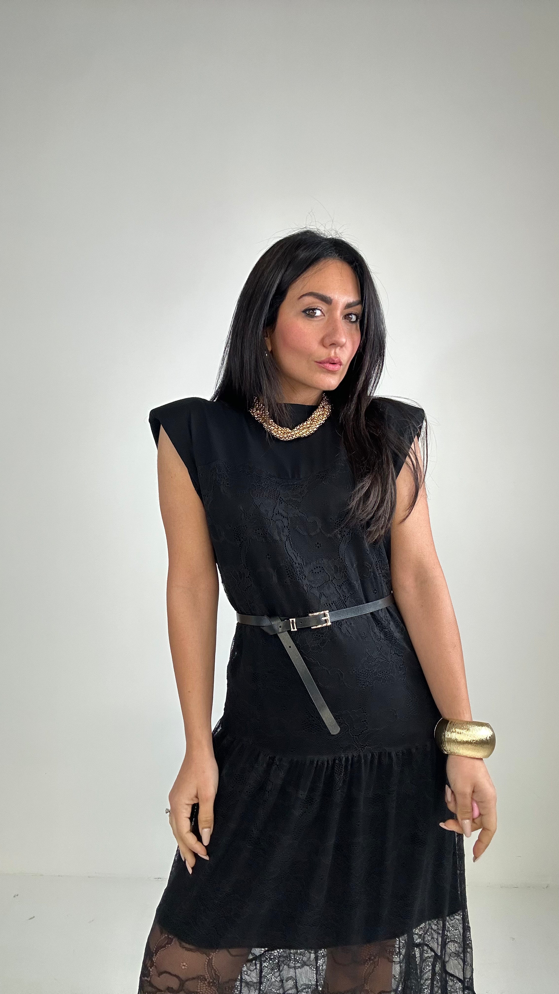 Vestito CON PIZZO E CINTURA - NERO