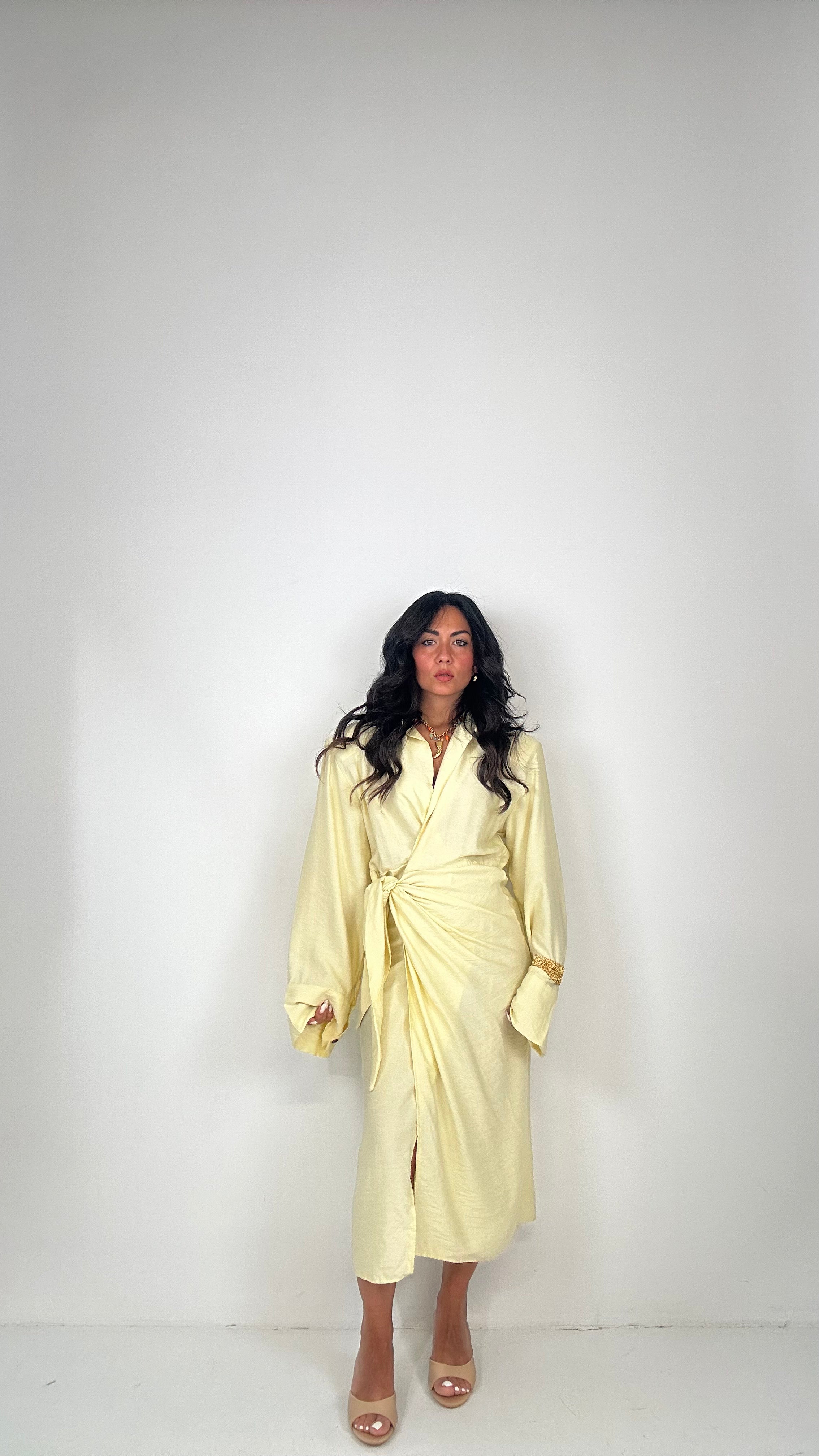Vestito PORTAFOGLIO MIDI SPALLINA - GIALLO