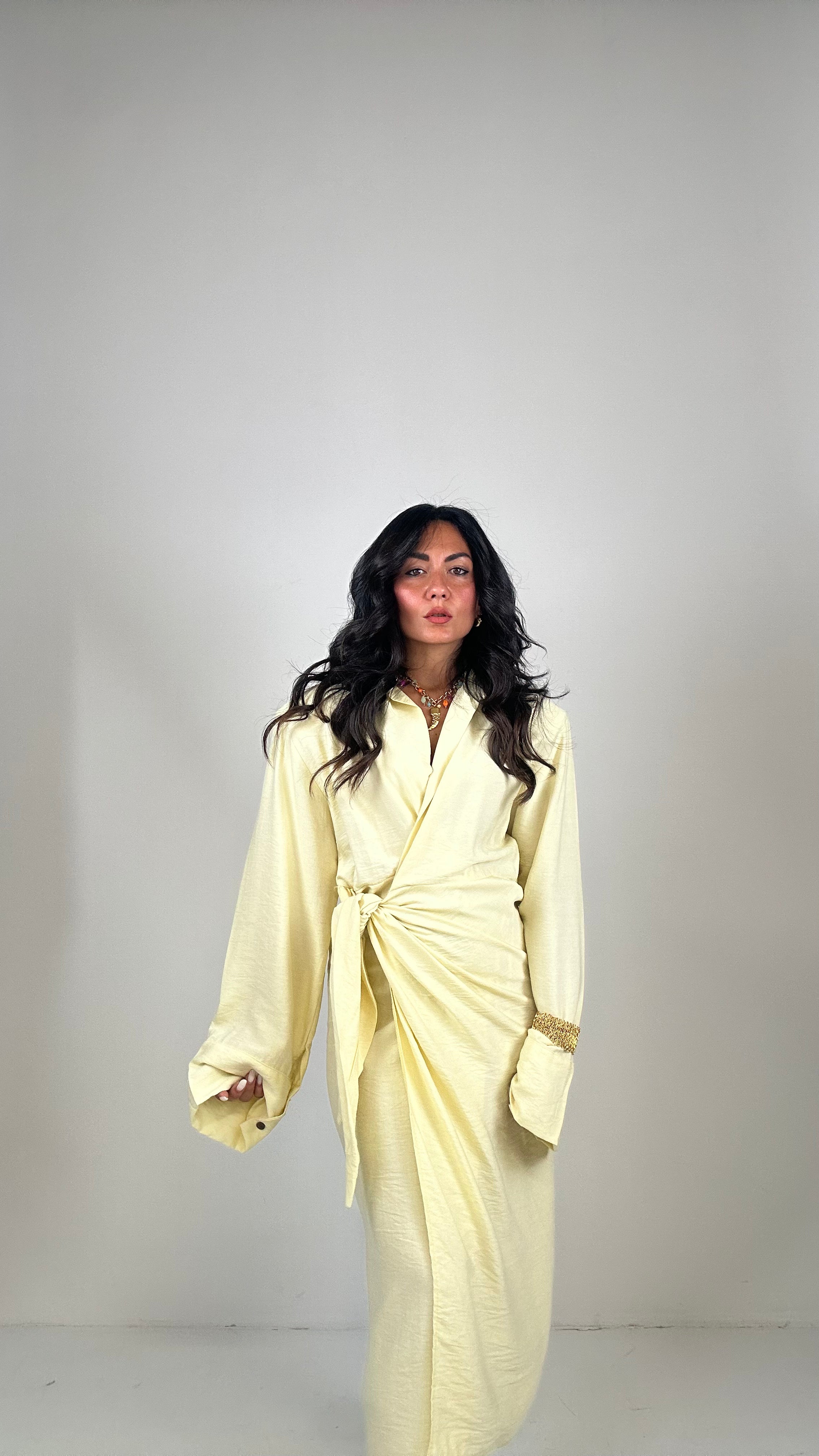 Vestito PORTAFOGLIO MIDI SPALLINA - GIALLO