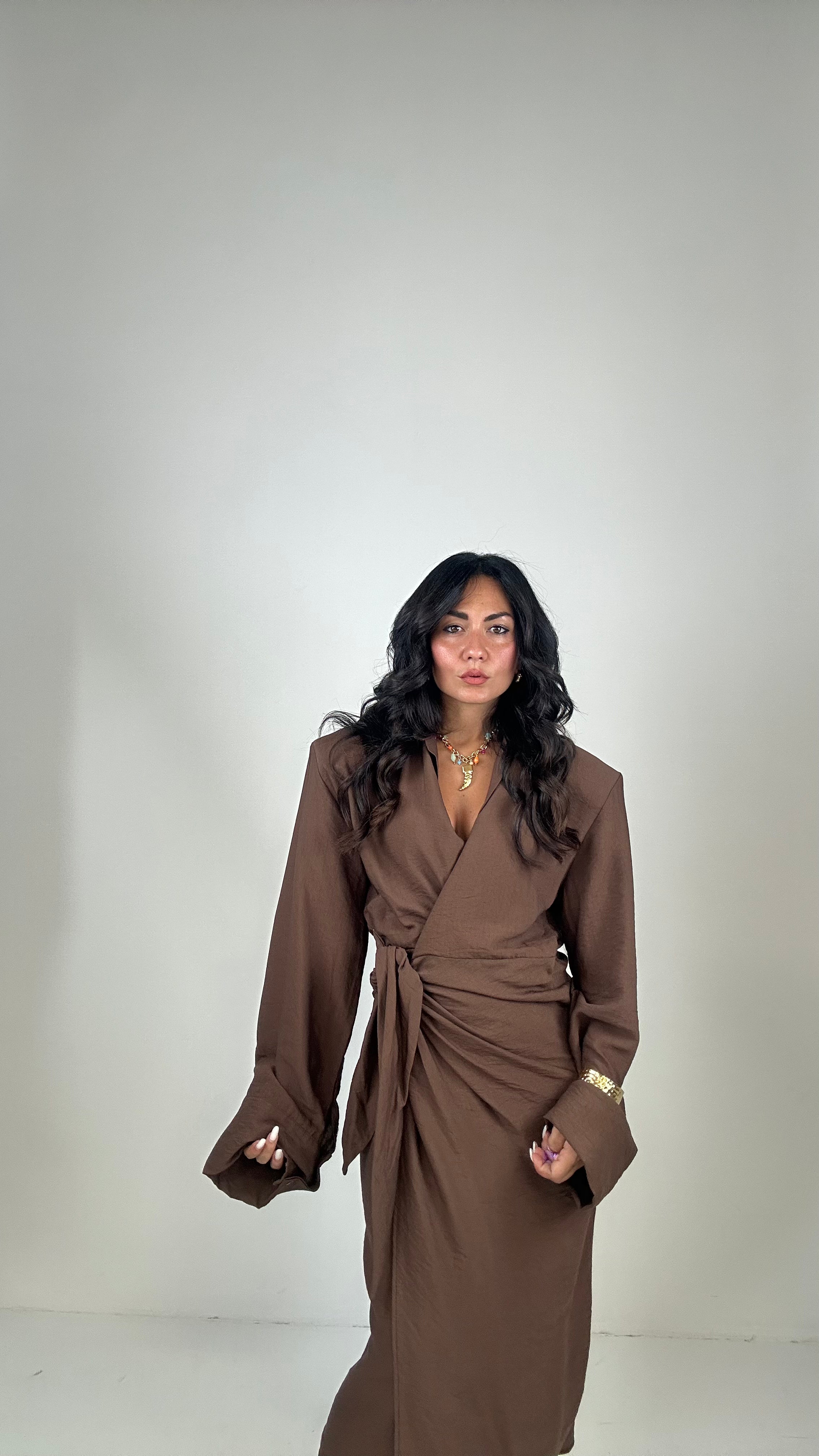 Vestito PORTAFOGLIO MIDI SPALLINA - MARRONE