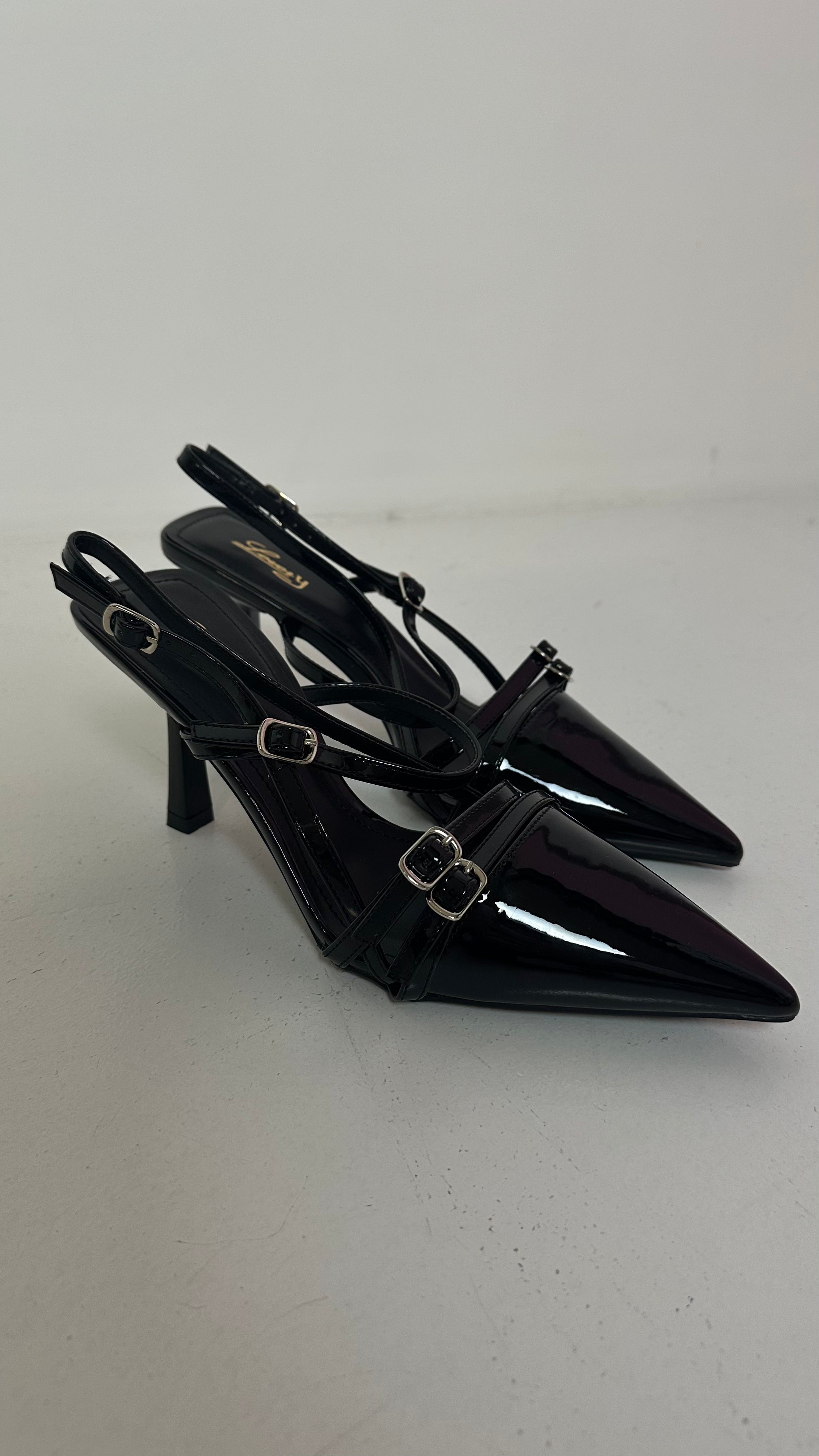 Decollete' CINTURINO IN VERNICE - NERO