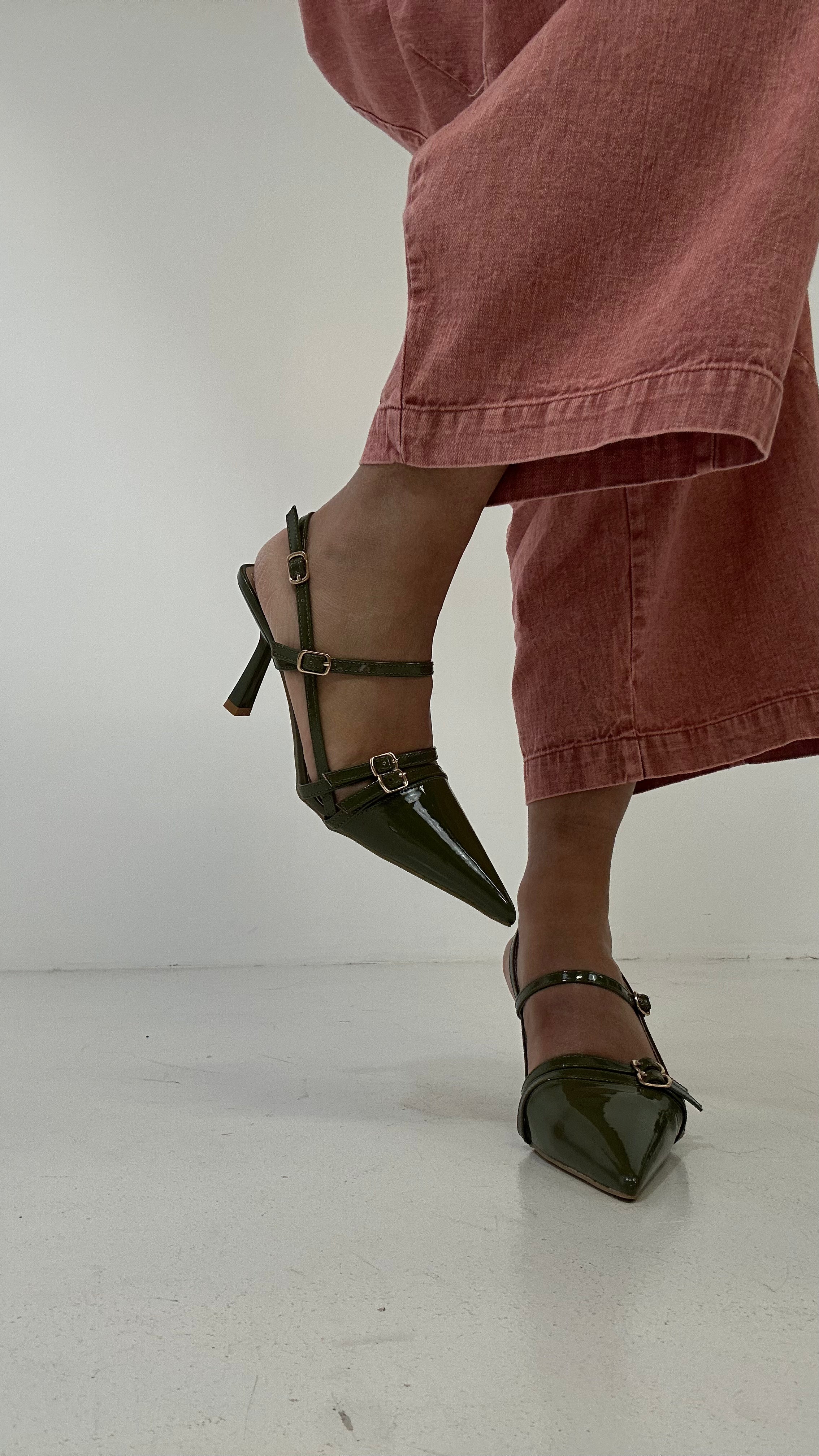 Decollete' CINTURINO IN VERNICE - VERDE