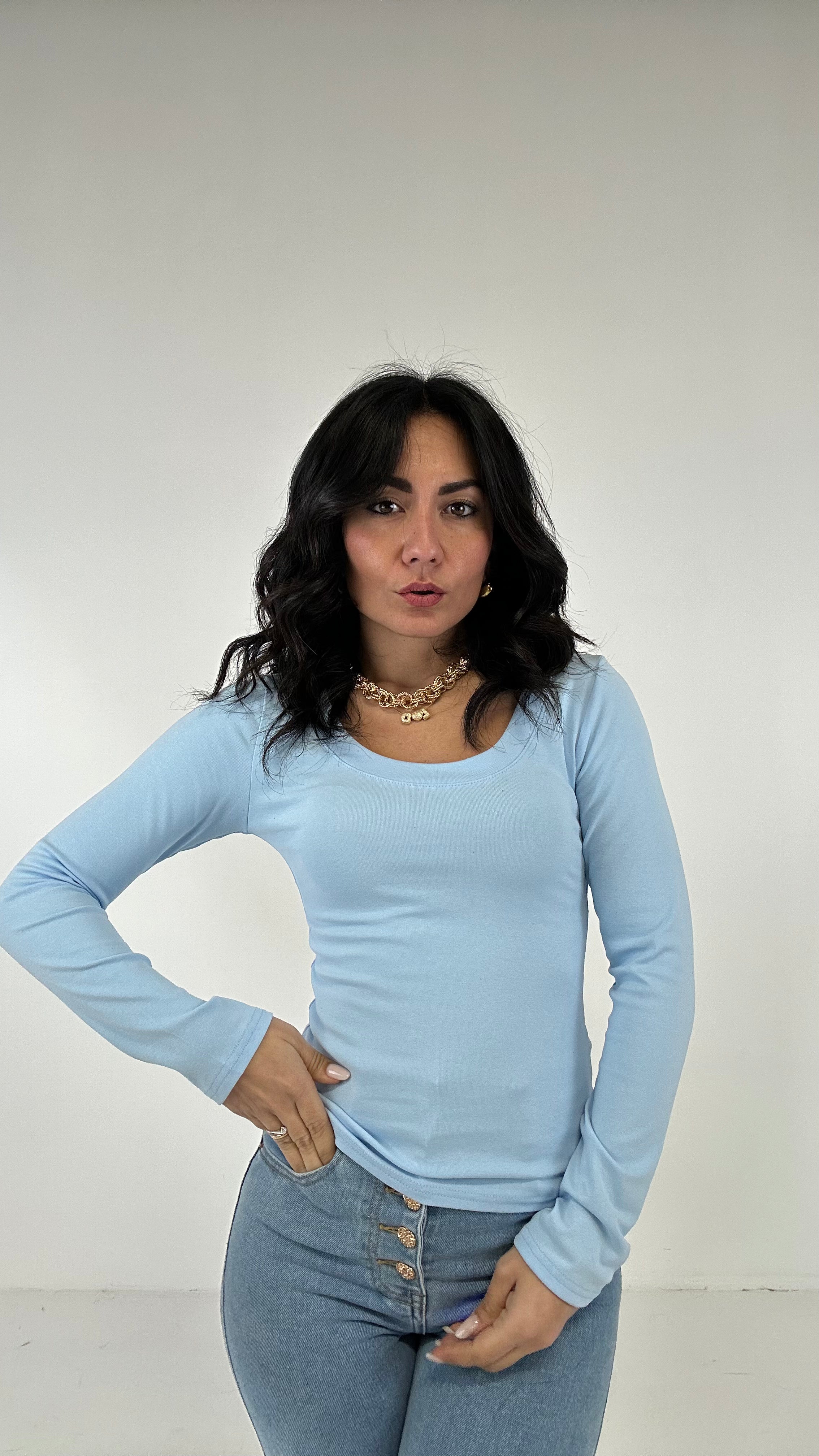Maglia BASIC SCOLLO TONDO - CELESTE