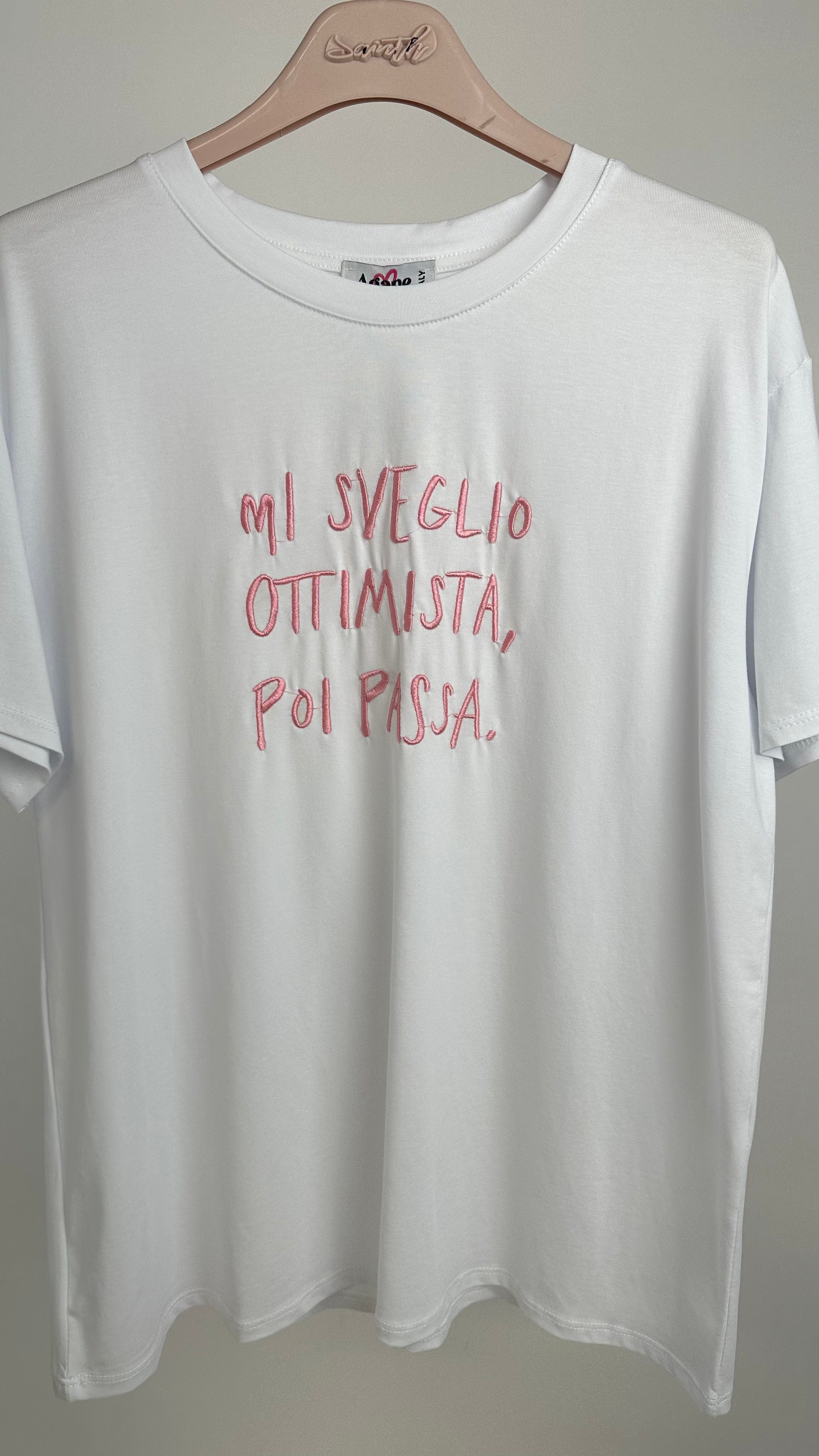 T-shirt MI SVEGLIO OTTIMISTA POI PASSA - ROSA