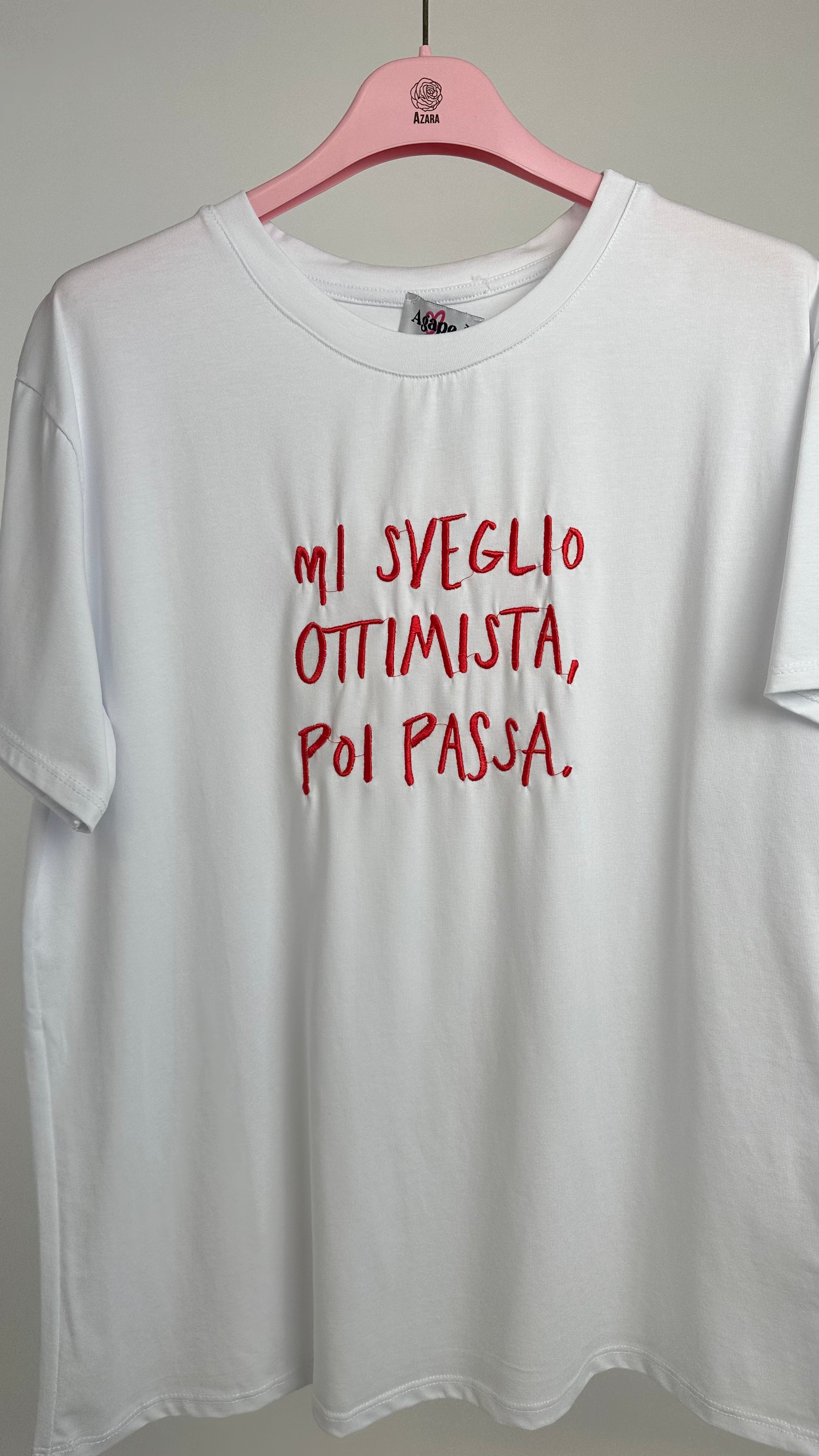 T-shirt MI SVEGLIO OTTIMISTA POI PASSA - ROSSO