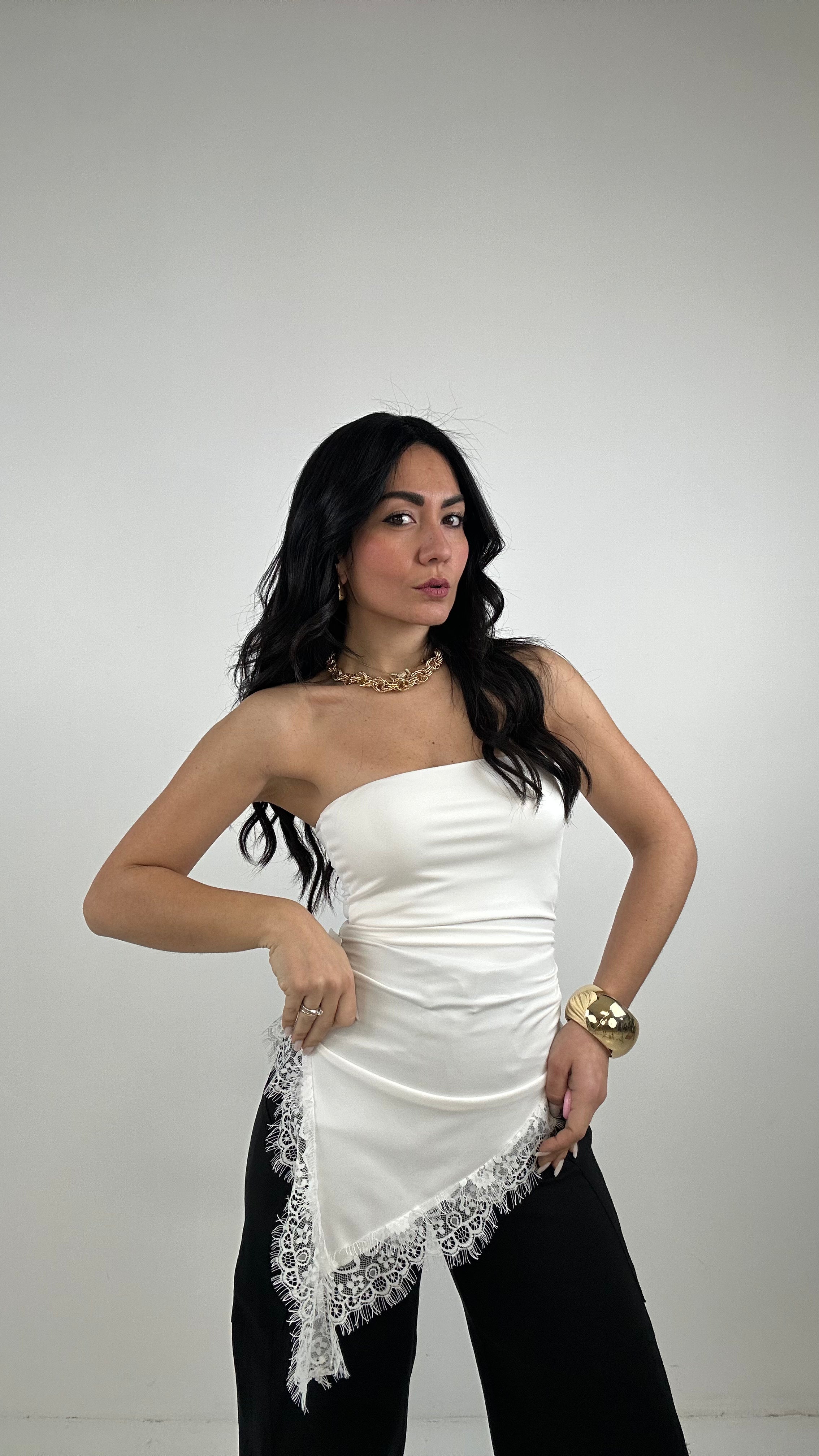 Top CON PIZZO - BIANCO