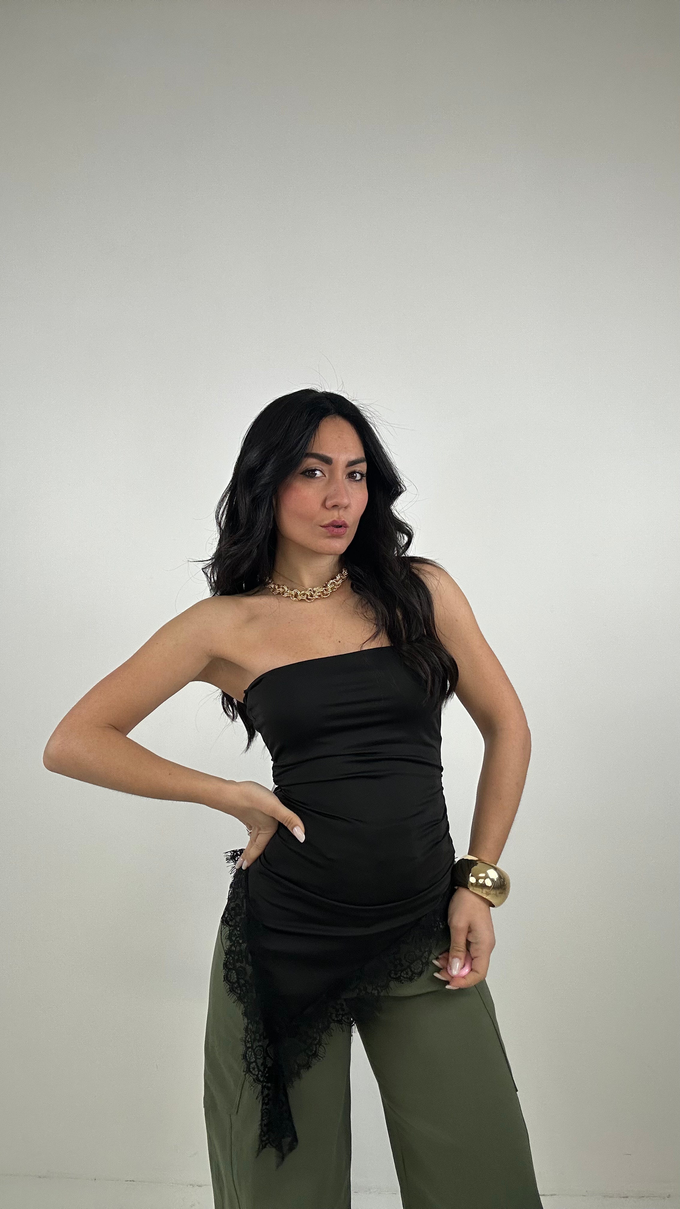 Top CON PIZZO - NERO