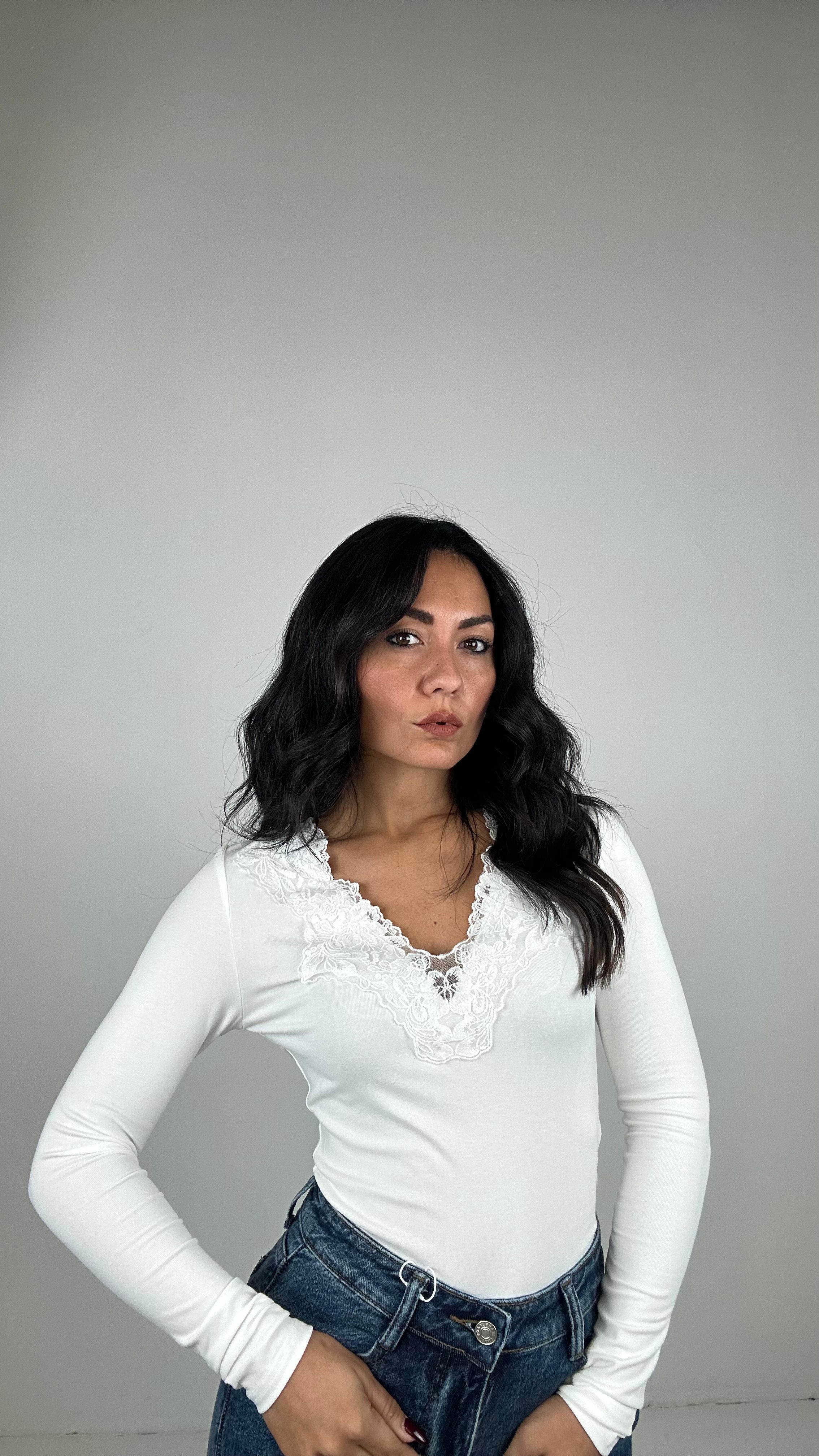 Maglia V CON PIZZO - BIANCO