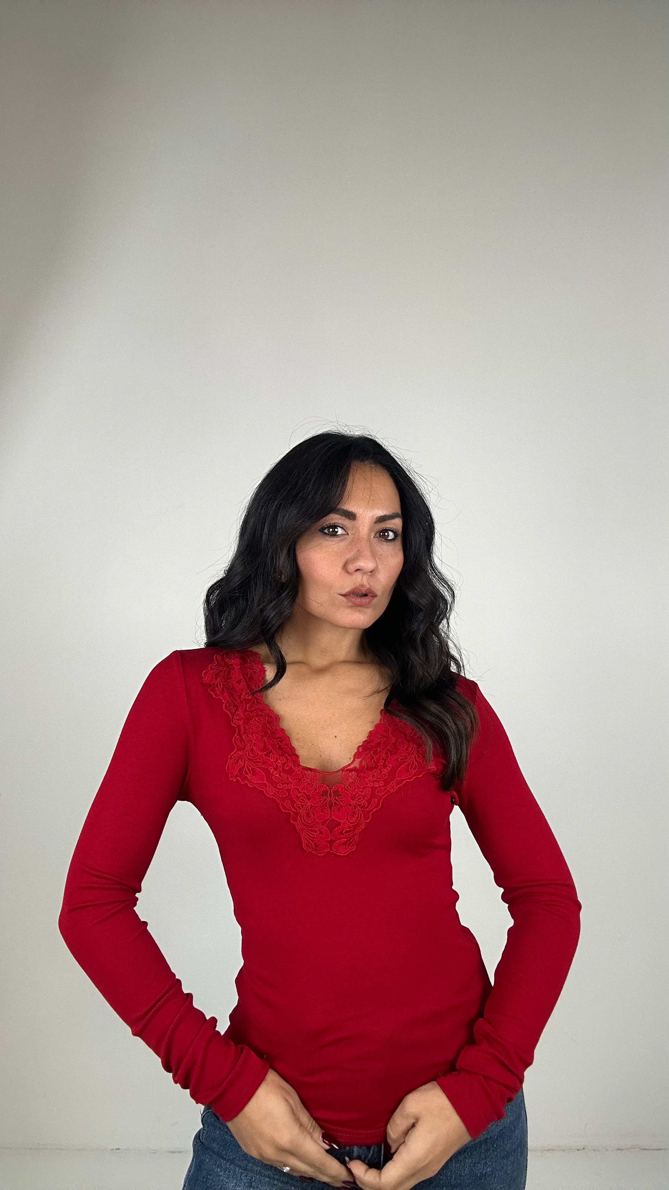 Maglia V CON PIZZO - ROSSO