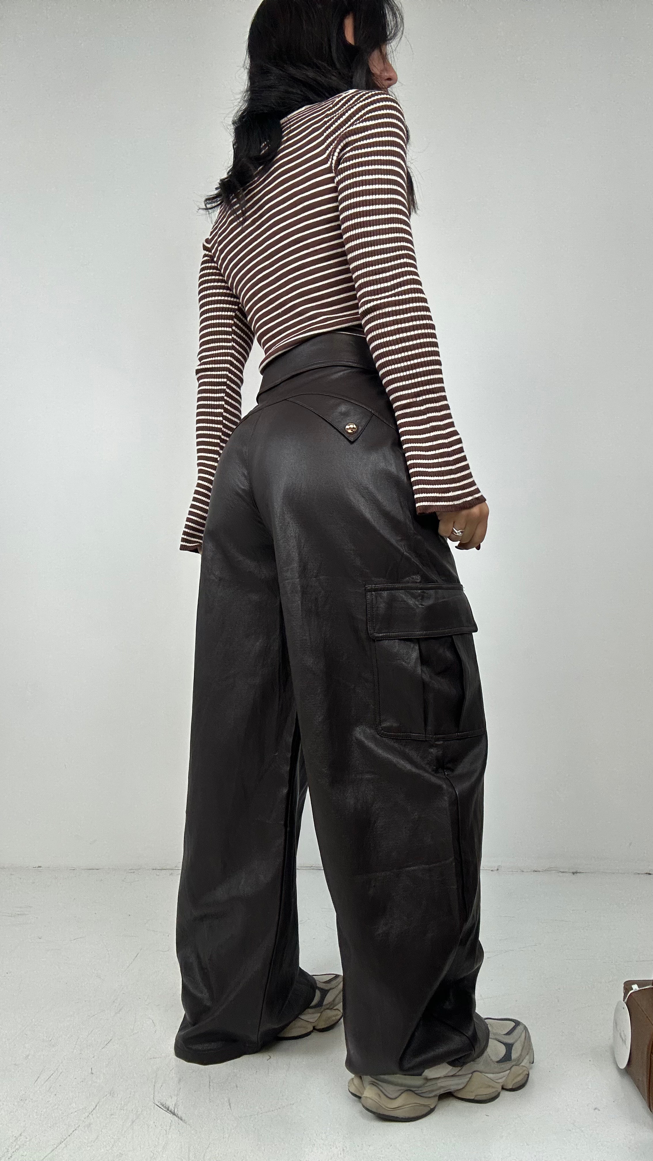 Pantalone RISVOLTO ECOPELLE - MARRONE