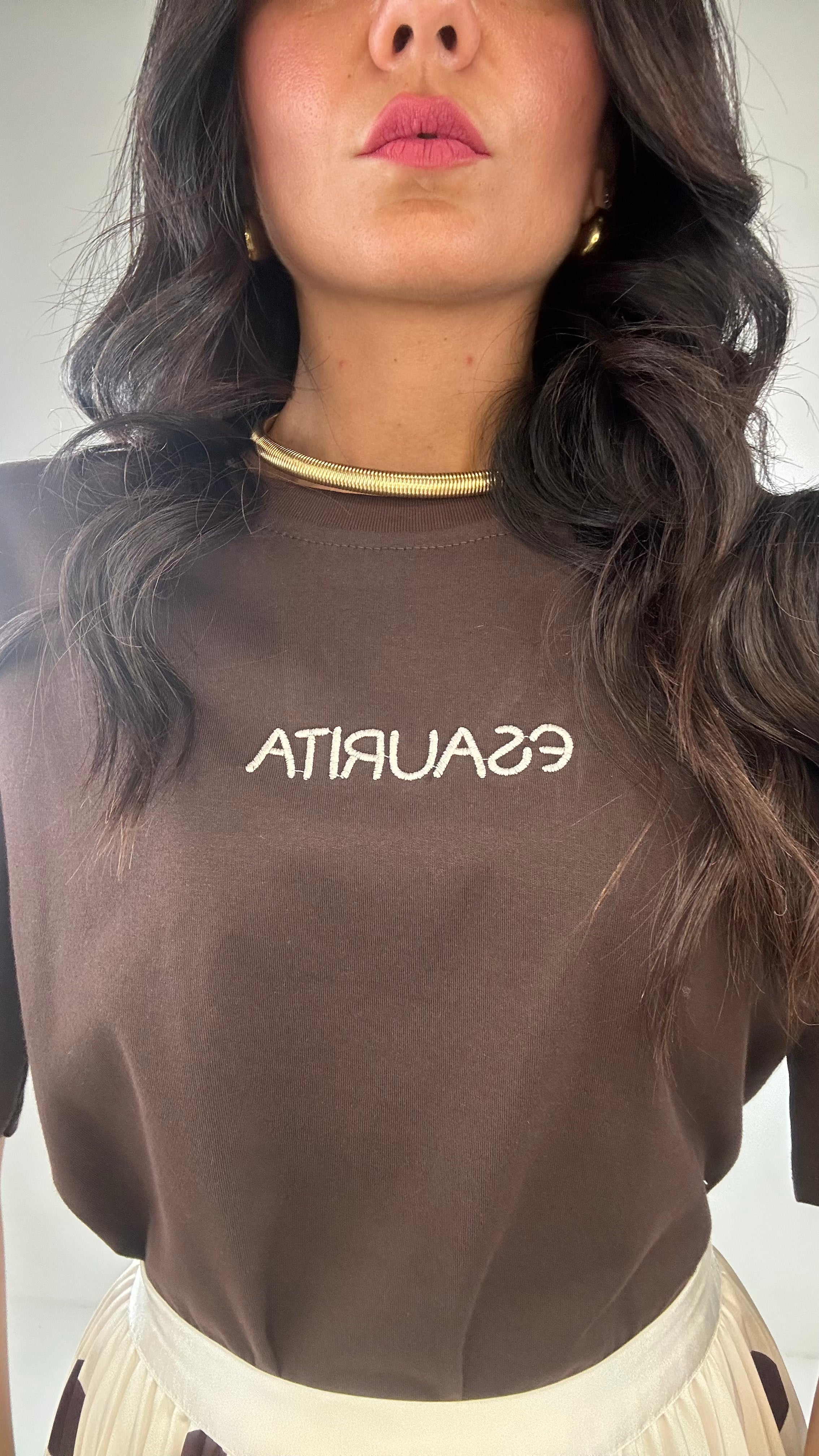 T-shirt ESAURITA - MARRONE