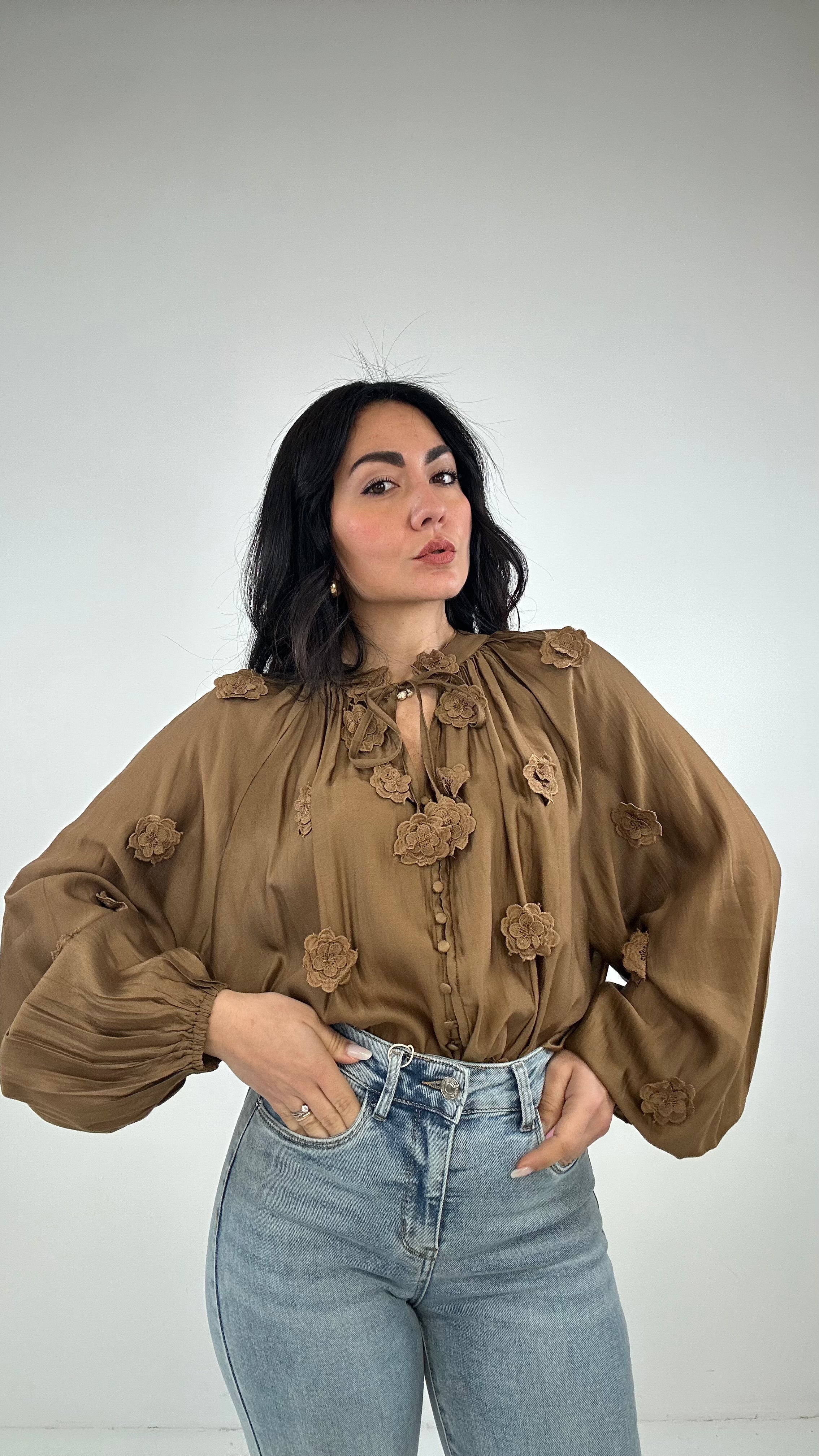 Blusa FIORE IN RILIEVO - MARRONE