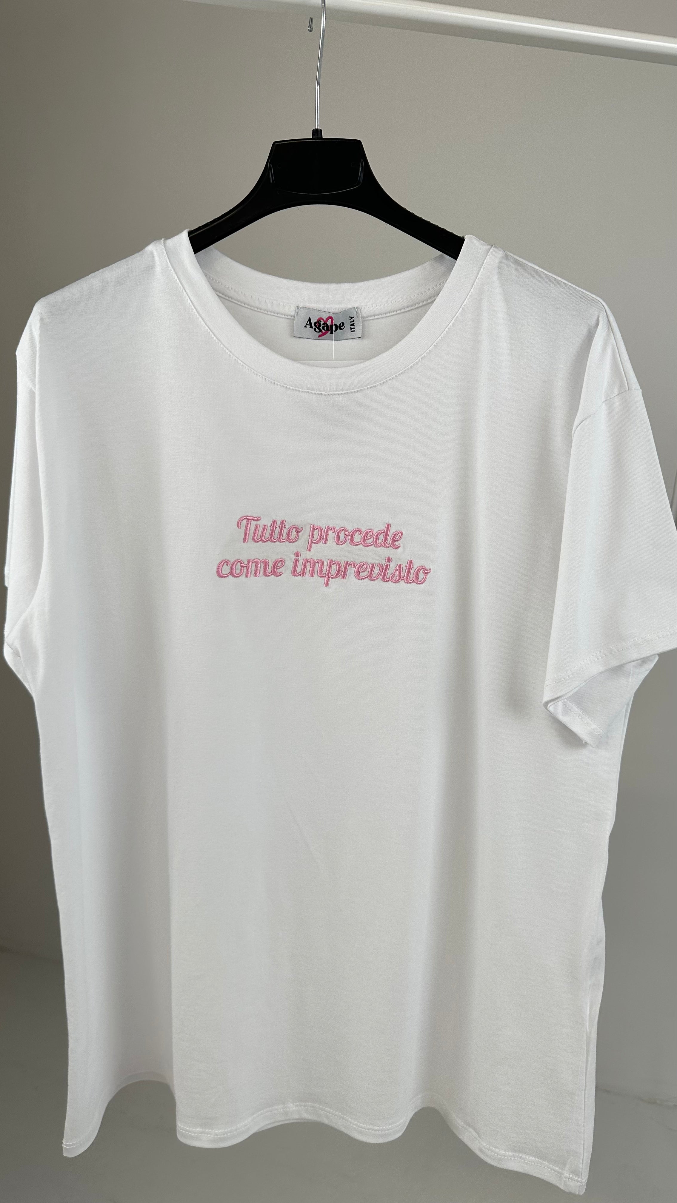 T-shirt TUTTO PROCEDE COME IMPREVISTO - ROSA