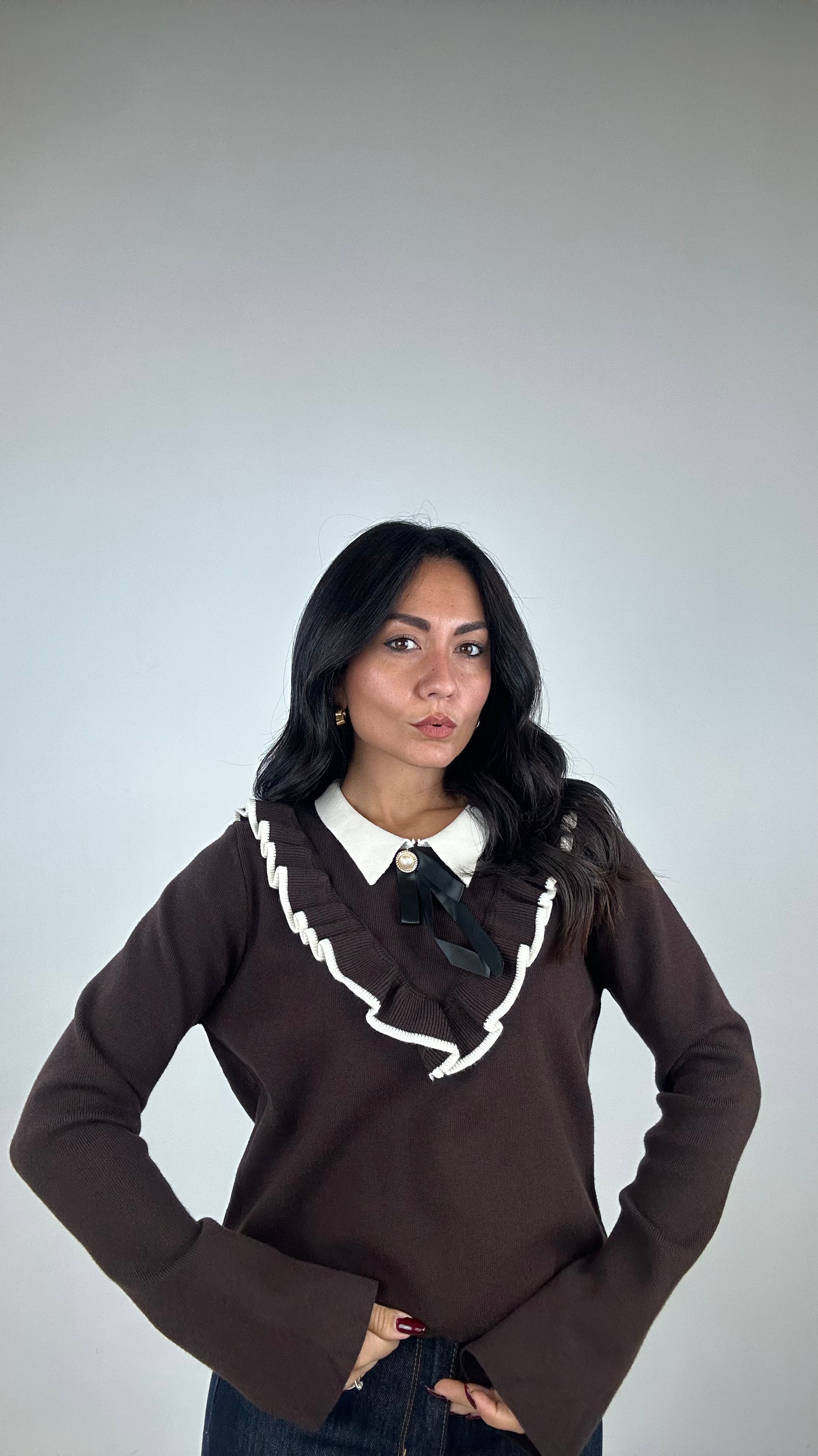 Pull COLLETTO E SPILLA - MARRONE