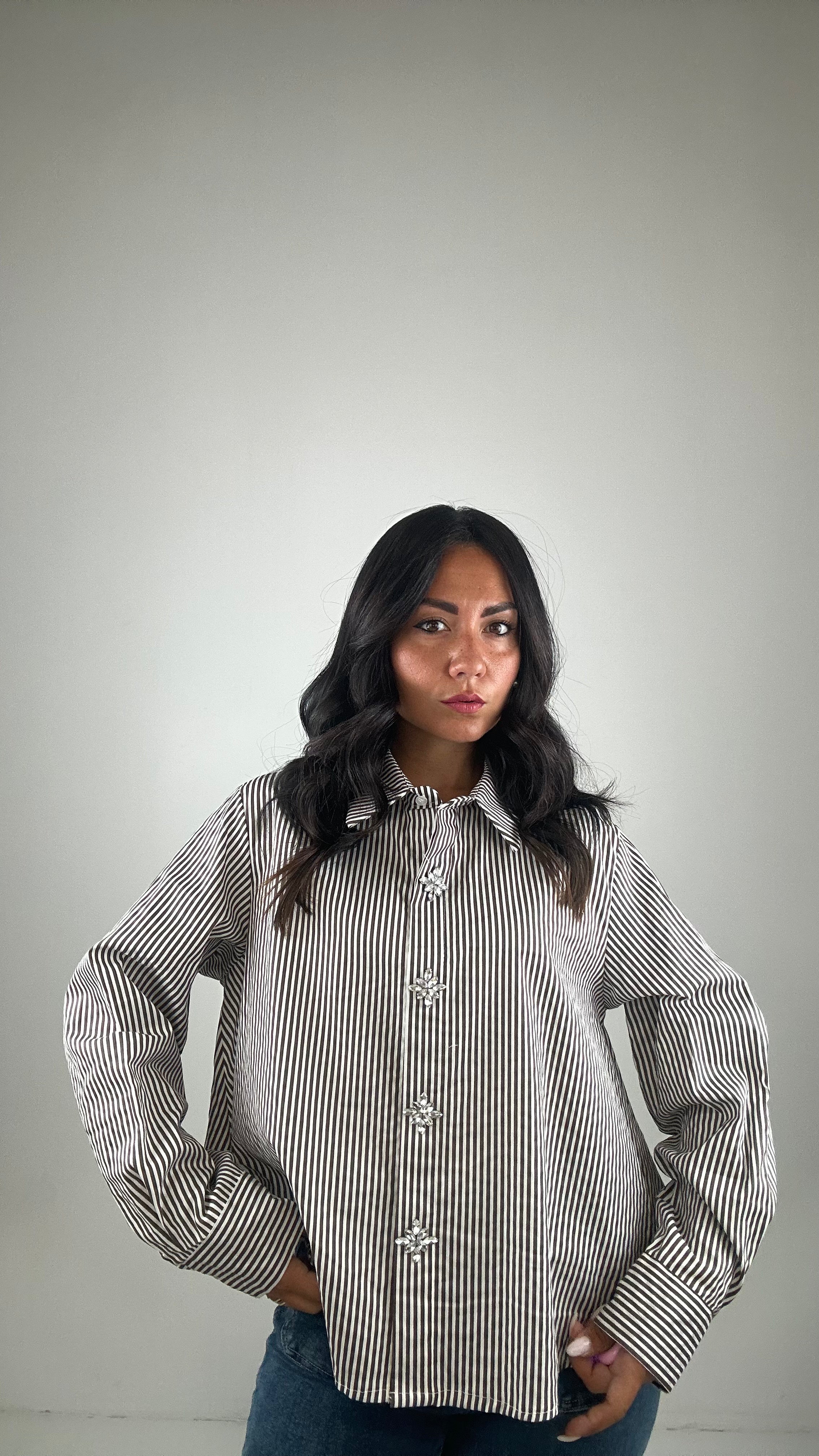 Camicia RIGHE BOTTONE GIOIELLO - MARRONE