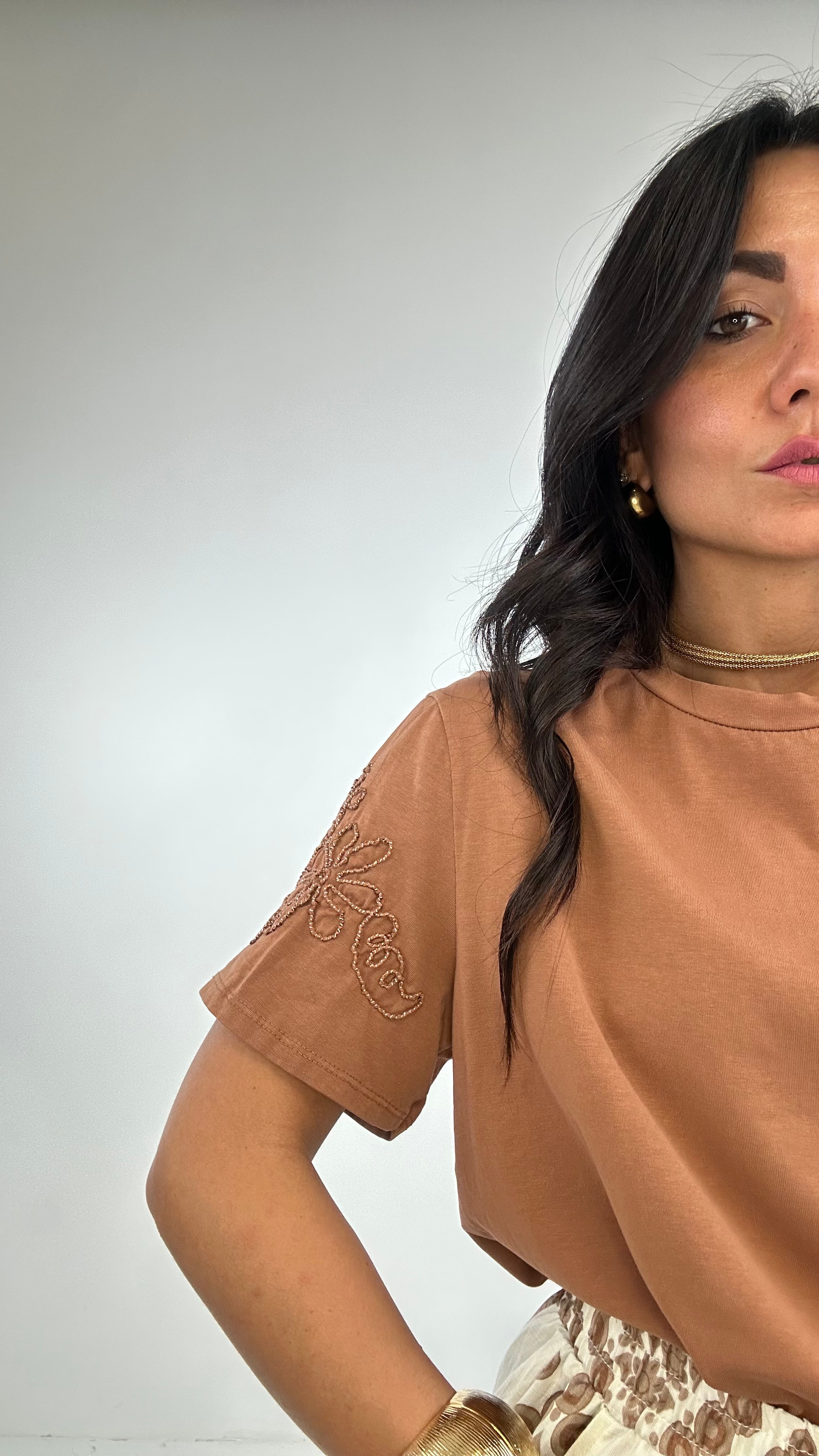 T-shirt FIORE RICAMATO MANICA - COCCIO
