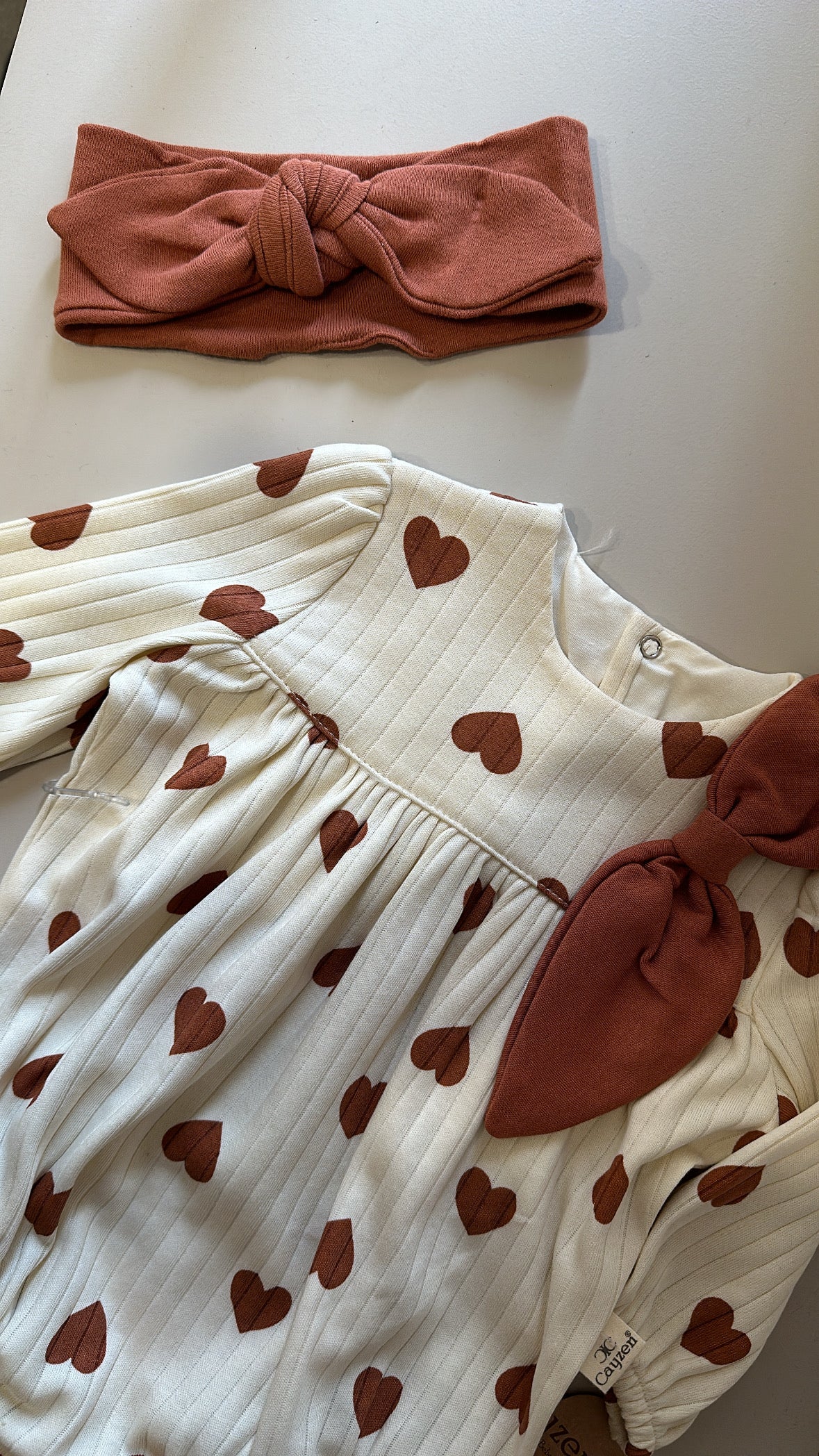 Pagliaccetto CUORI 3-12M - MARRONE