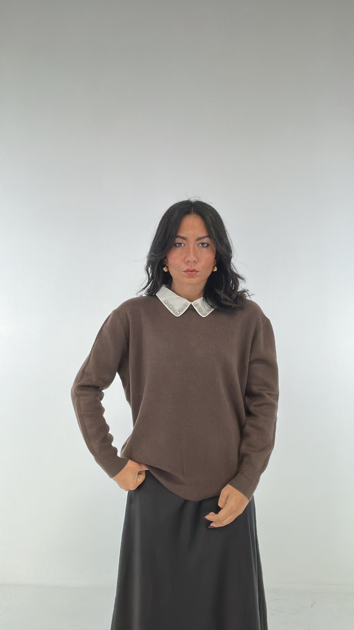 Pull COLLO CAMICIA CON STRASS - MARRONE