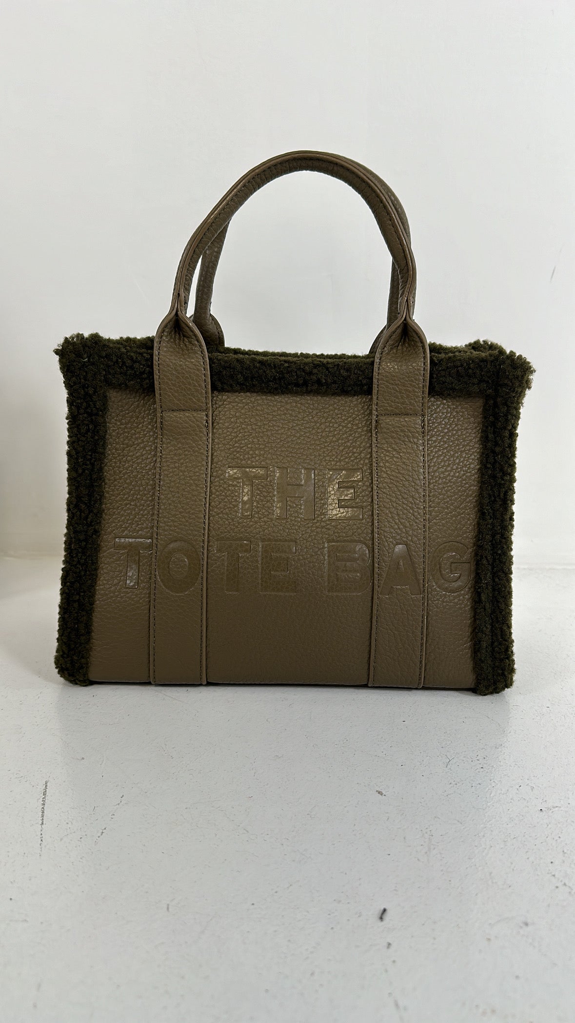 The TOTE PELLICCIA MEDIUM - VERDE MILITARE