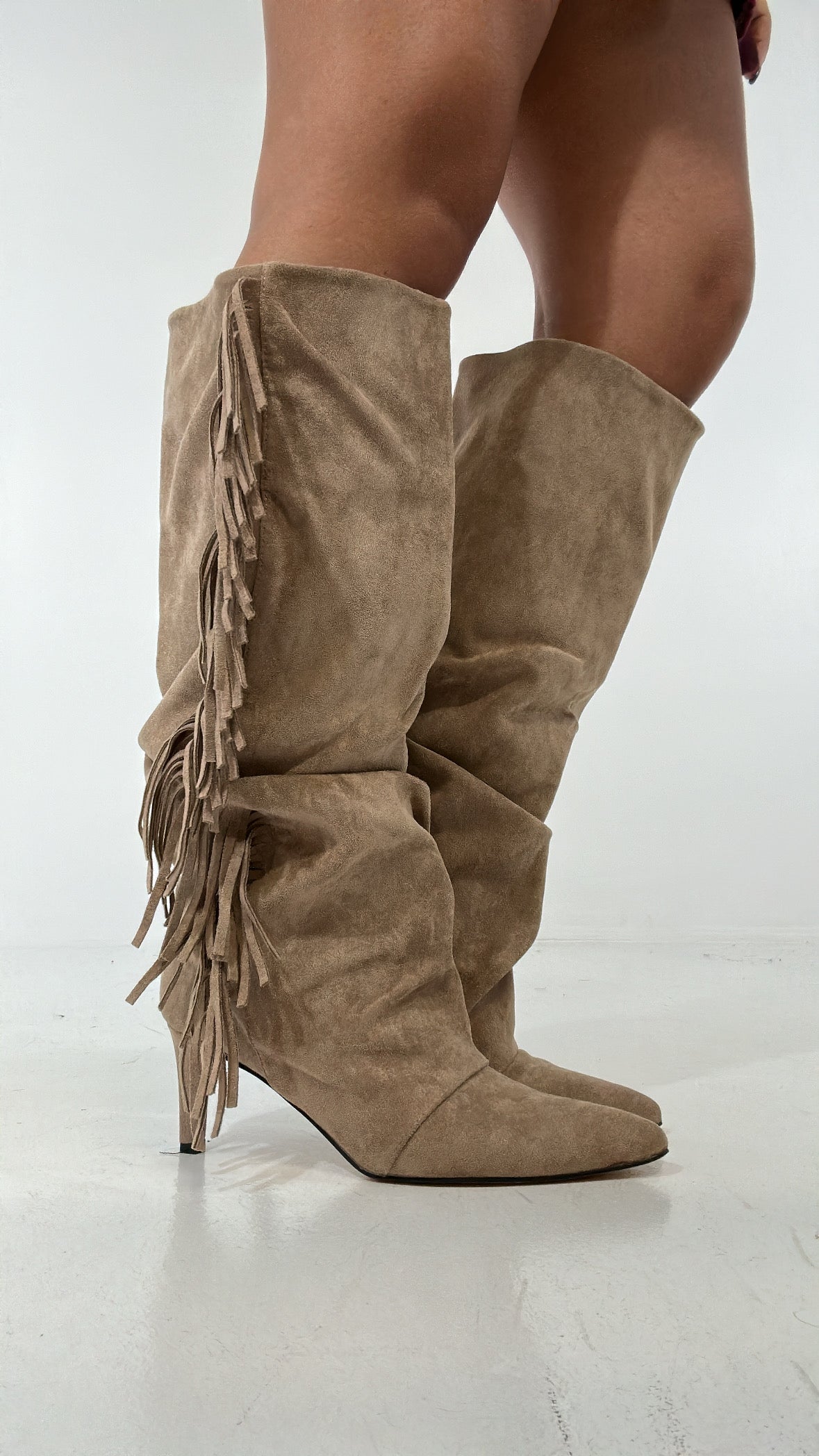 Stivale IN CAMOSCIO CON FRANGE - BEIGE