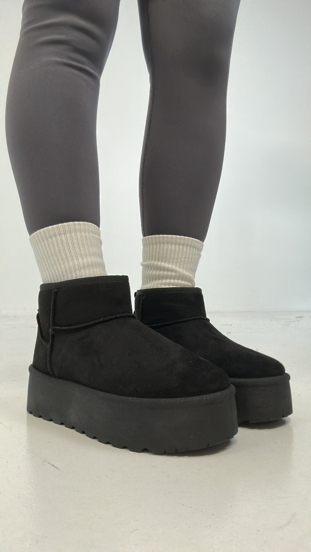 SCARPONE UGGY - NERO