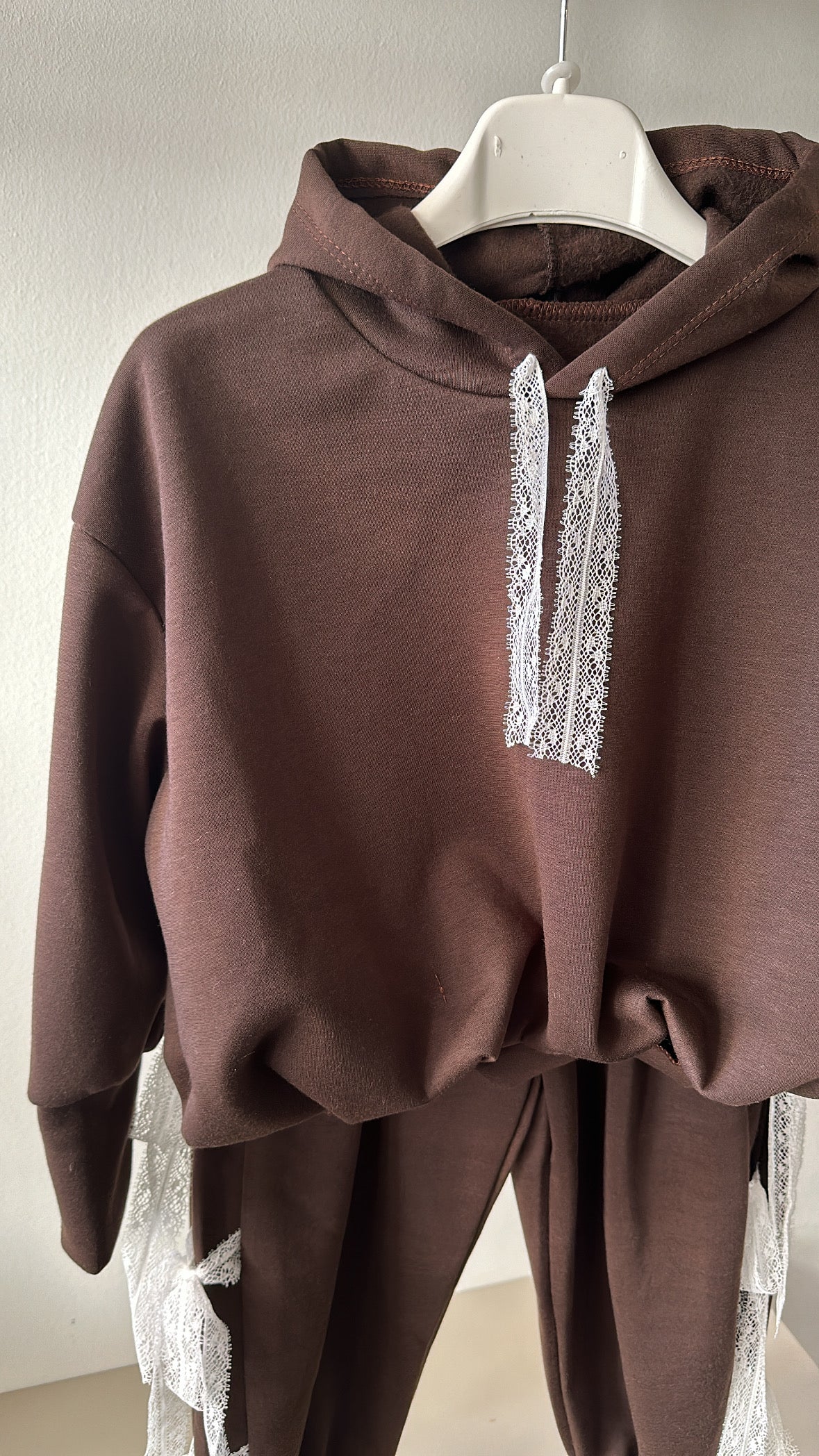 Tuta CON PIZZO 4-14A - MARRONE