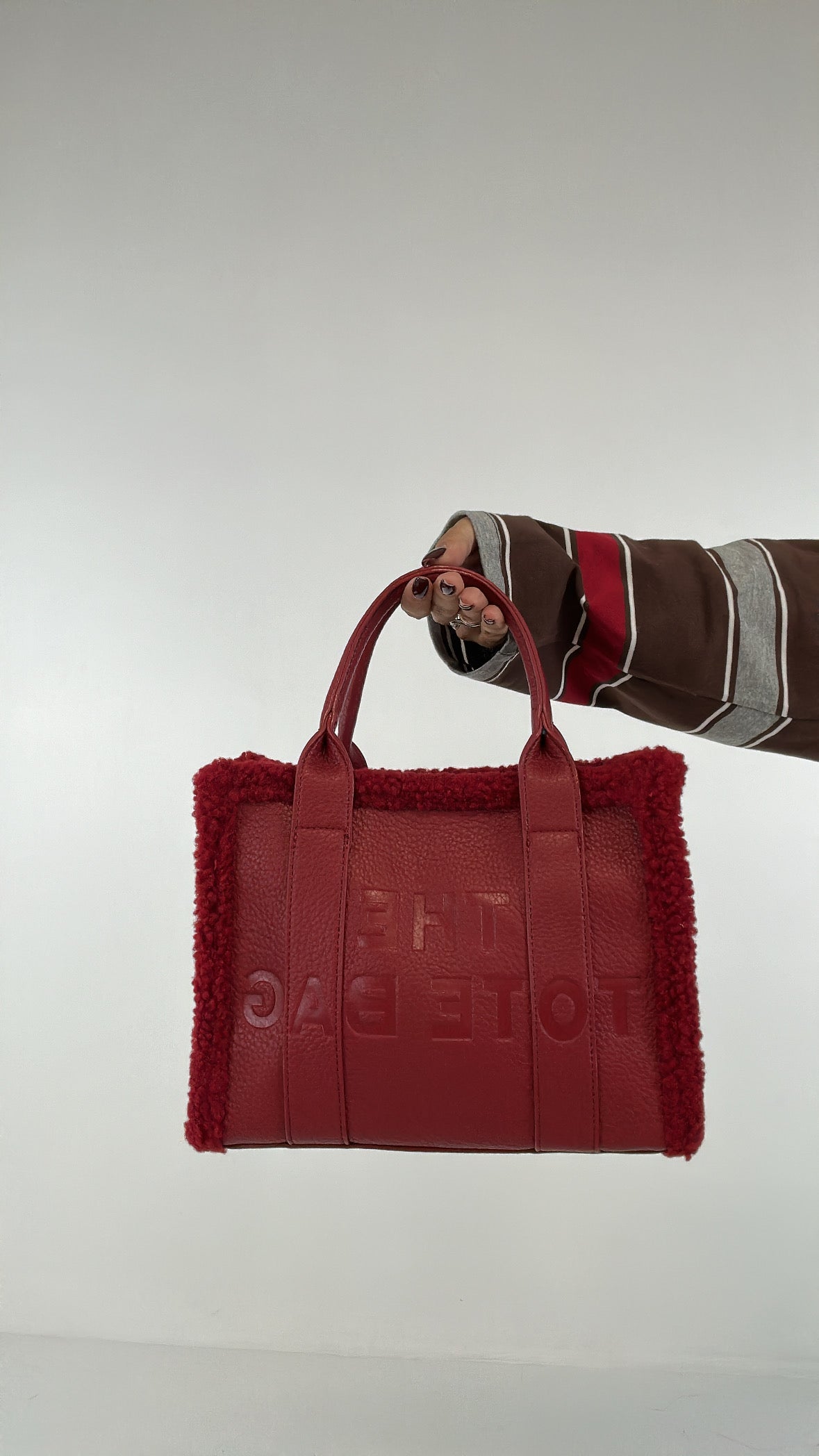 The TOTE PELLICCIA MEDIUM - BORDEAUX