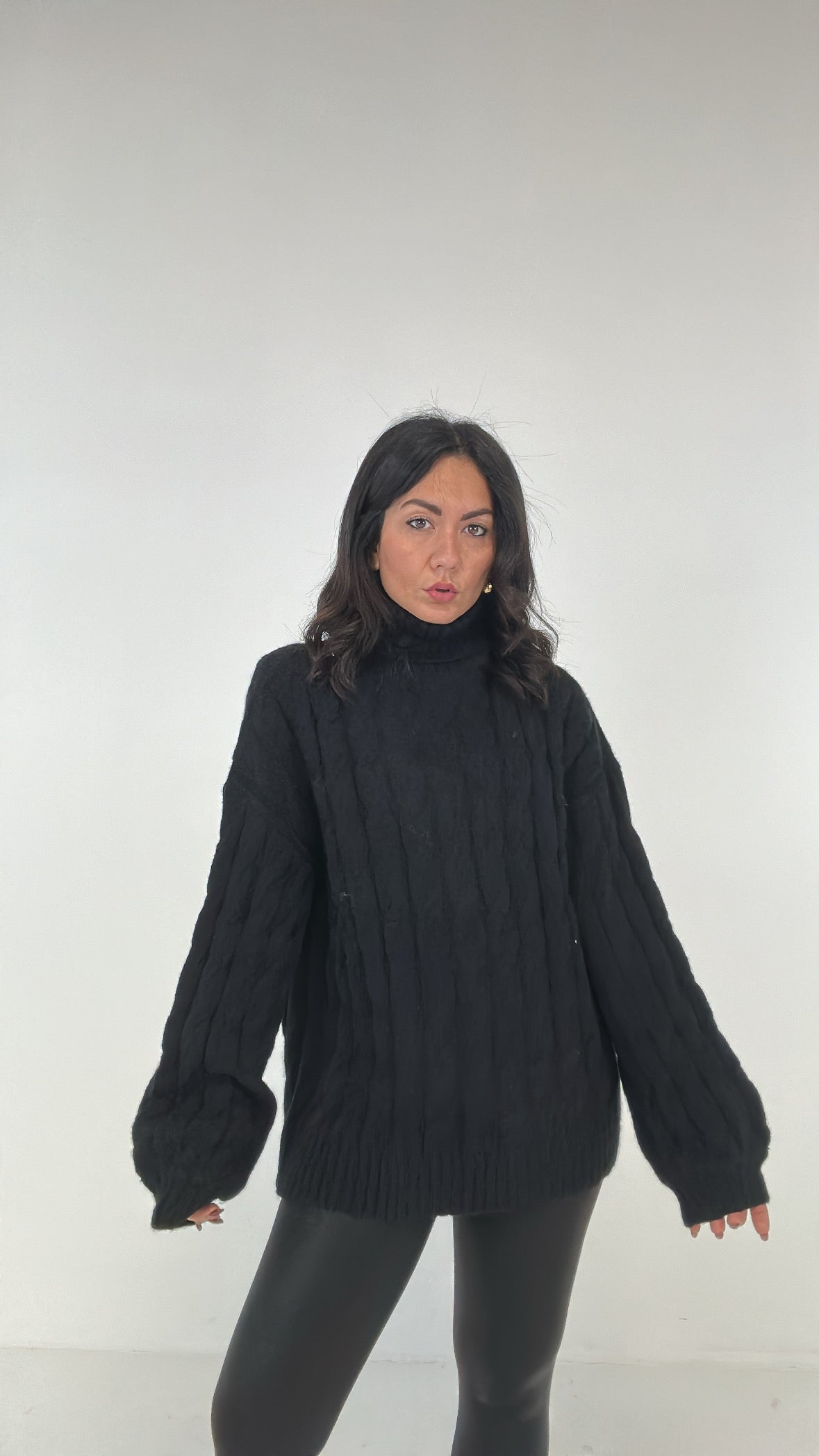 Pull COLLO E TRECCE - NERO