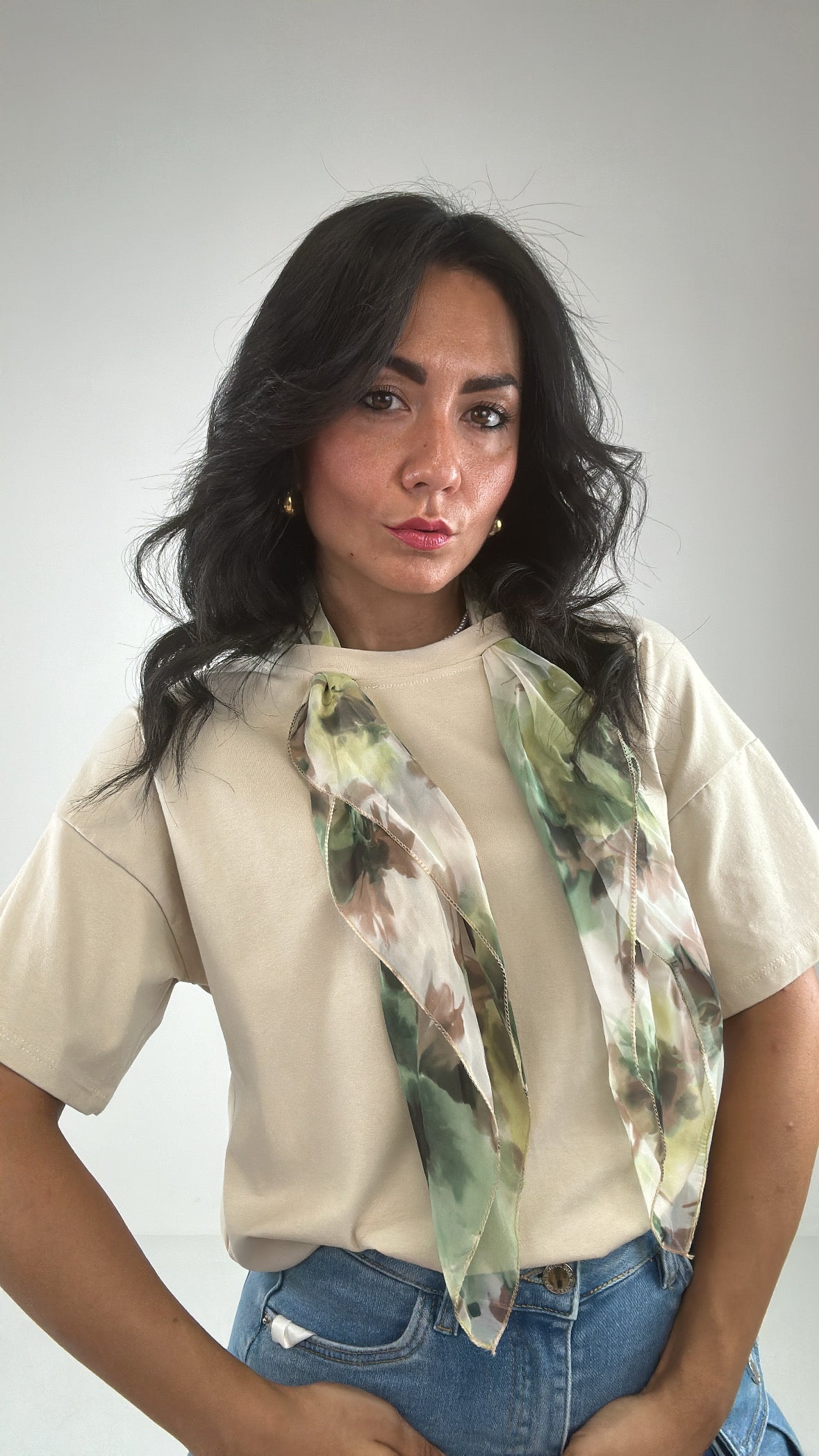 T-shirt CON FOULARD - BEIGE