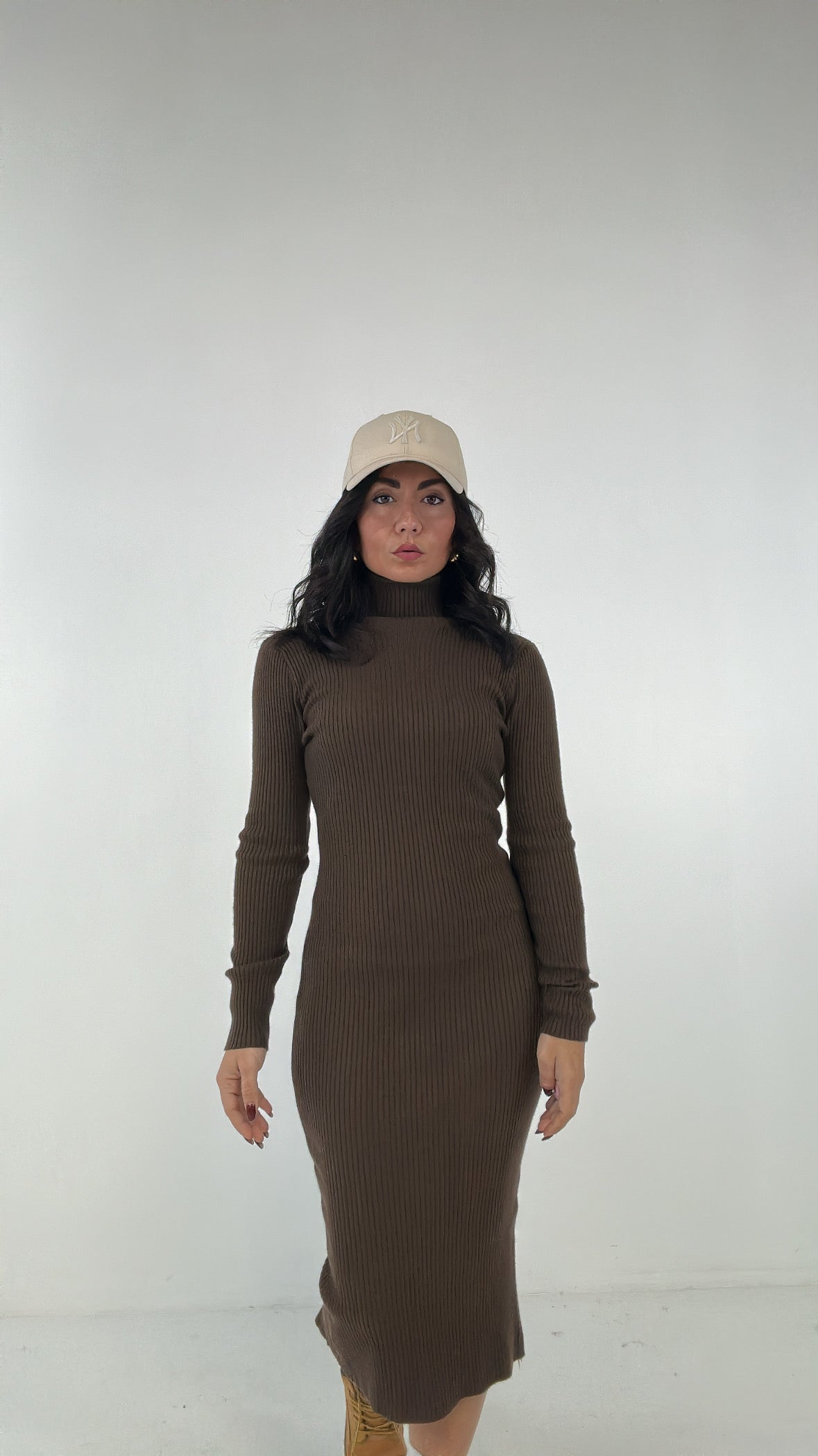 Abito IN MAGLIA CON COLLO - MARRONE