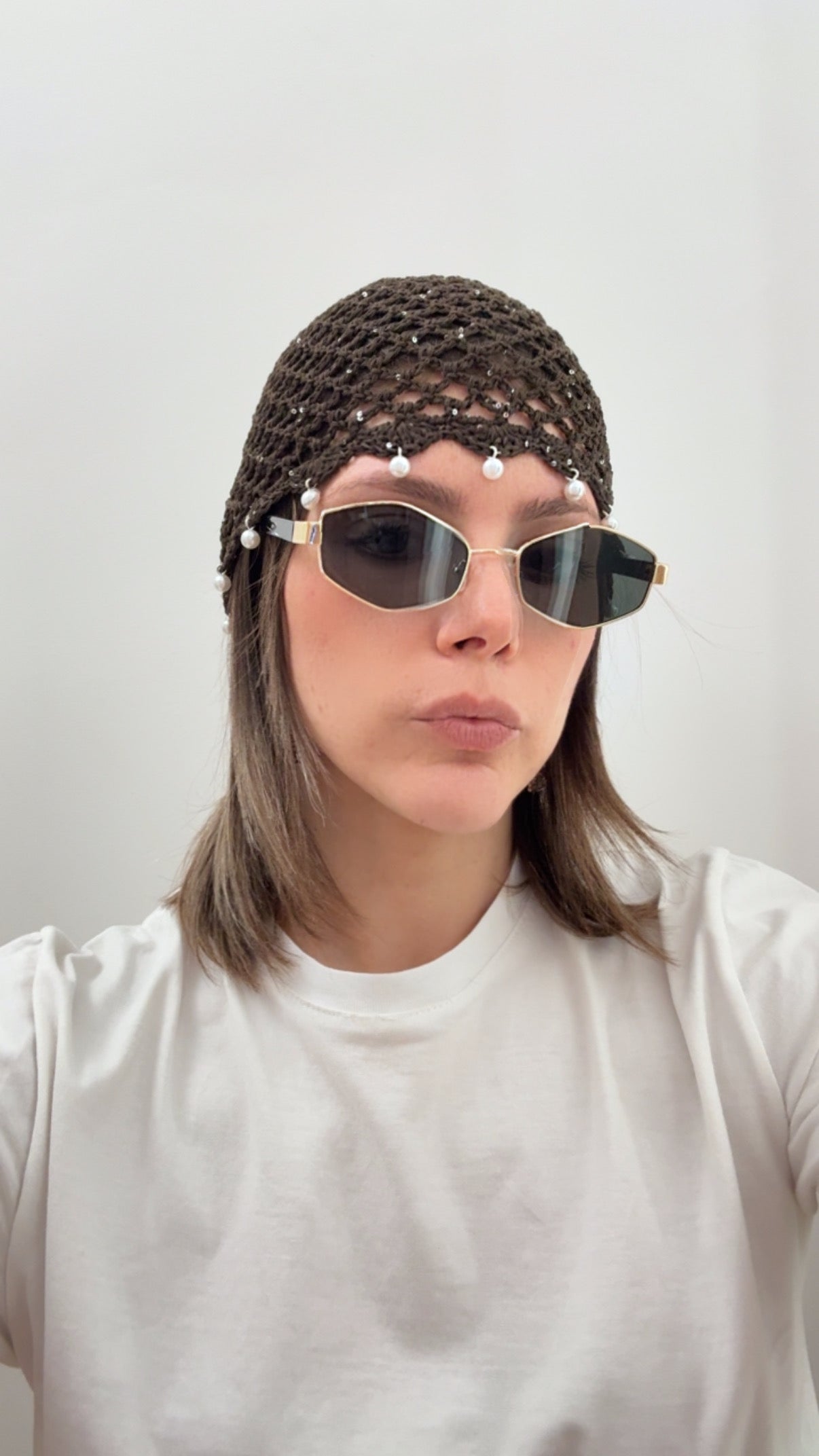 Cappello UNCINETTO E PERLE - MARRONE