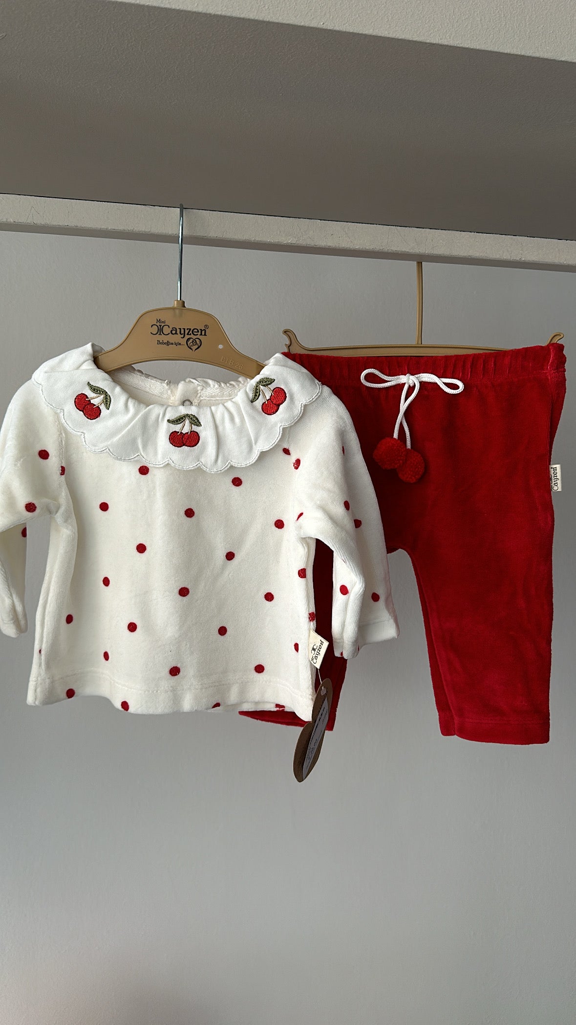 Completo CON CIGLIEGIE 3-18M - PANNA