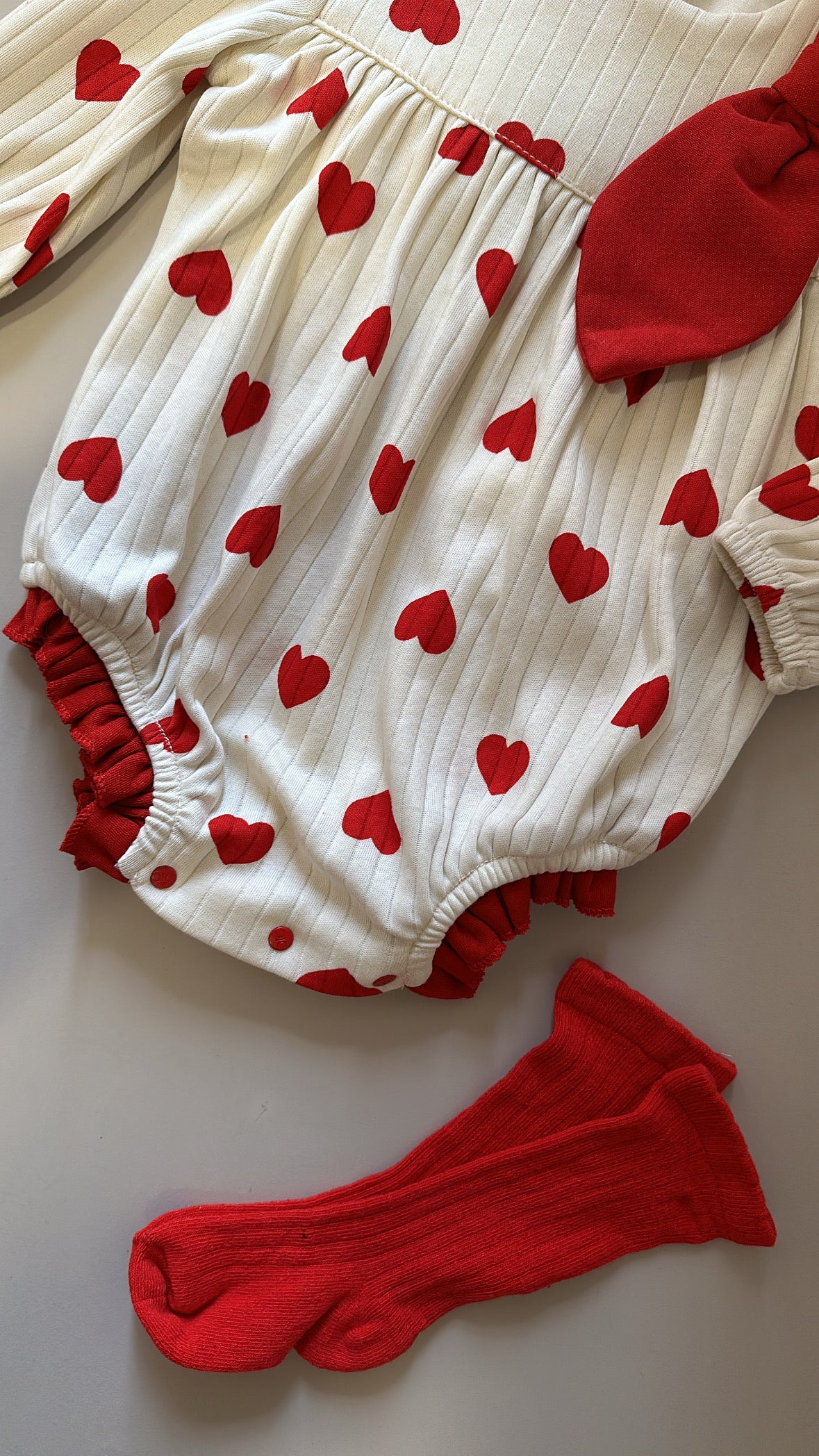 Pagliaccetto CUORI 3-12M - ROSSO