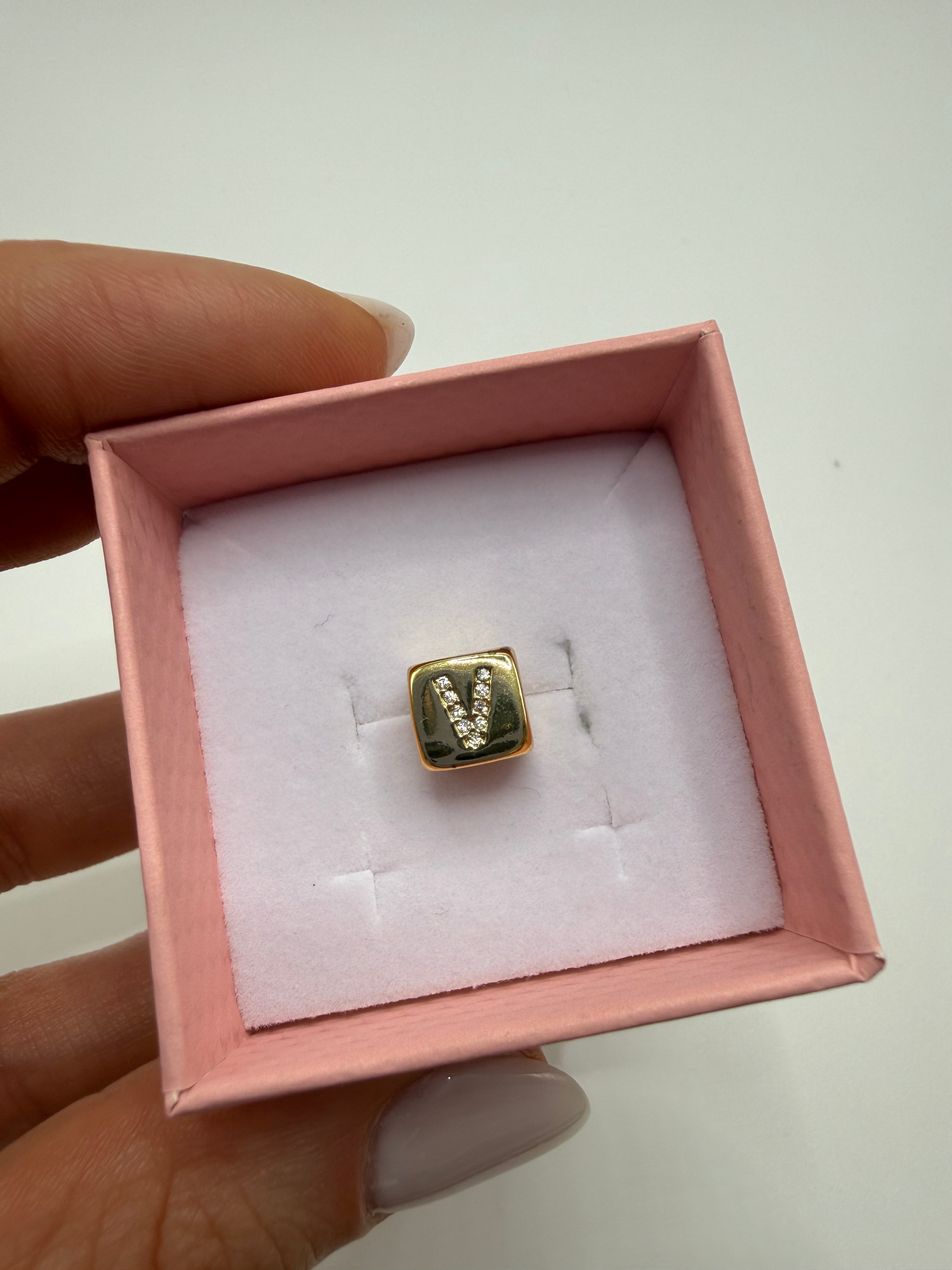 Charm CUBE LETTERA ORO - V
