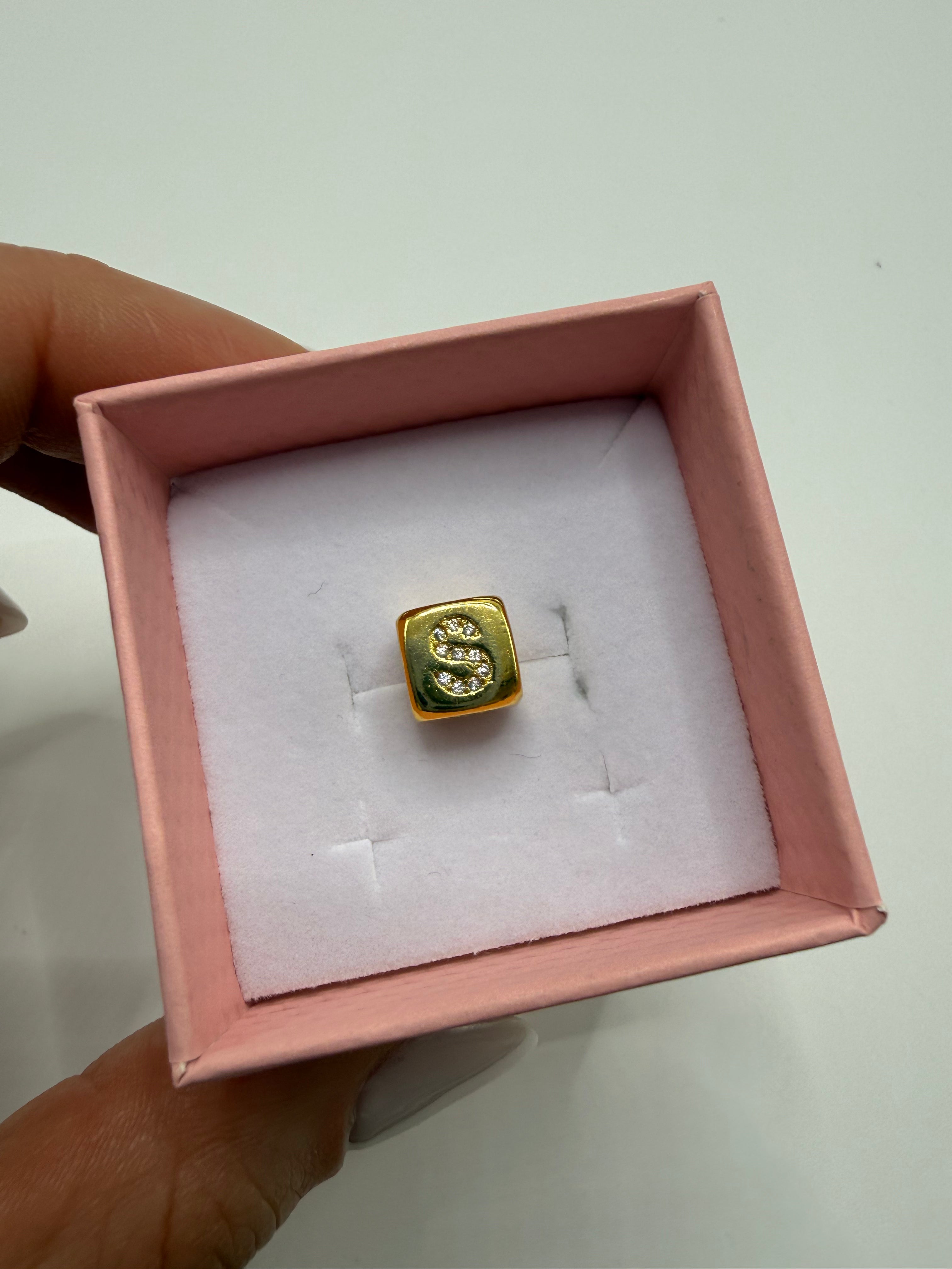 Charm CUBE LETTERA ORO - S